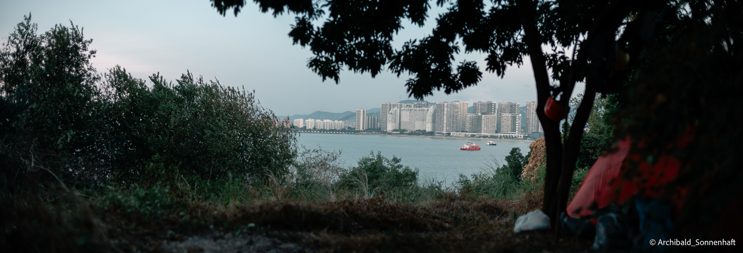 Kayaking in Huizhou, China. Photographer in Guangzhou, China. Archibald Sonnenhaft