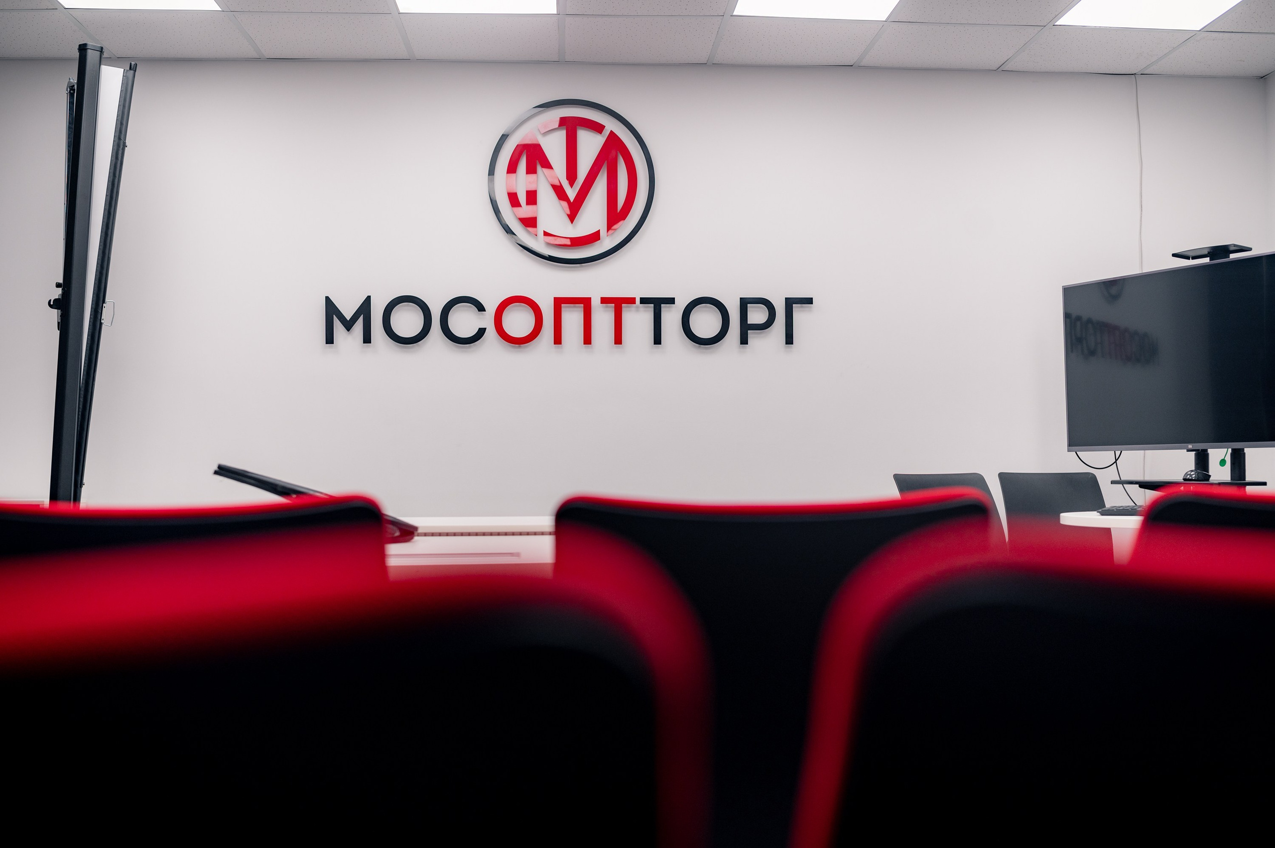 Бизнес портреты и офис МОСОПТОРГ. Коммерческий фотограф в Казани Ксения Добролюбова