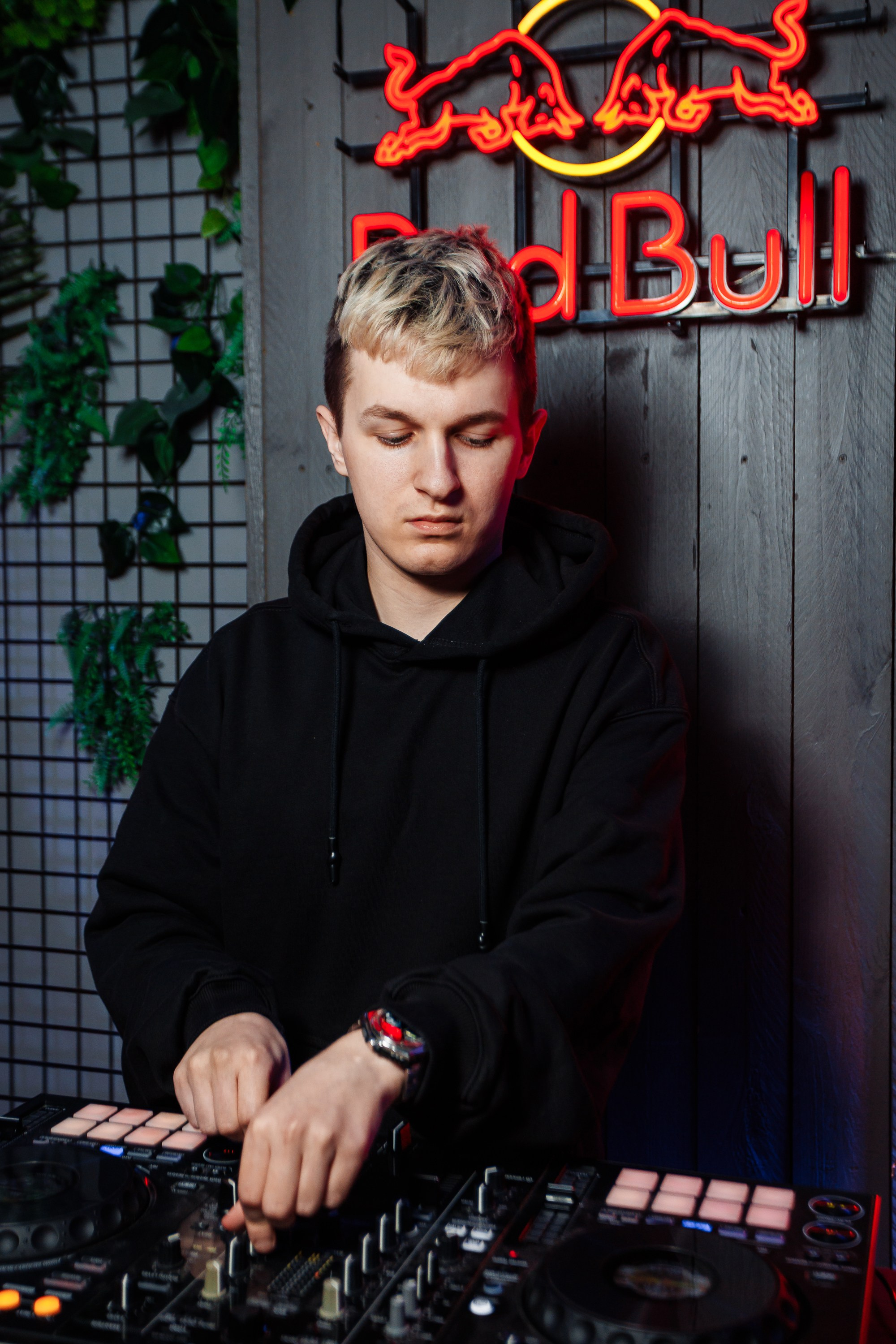 «Dj Aversum / Mc Archi"_Tortuga_Симферополь_5.04.2025. Аминов Руслан | Фотограф