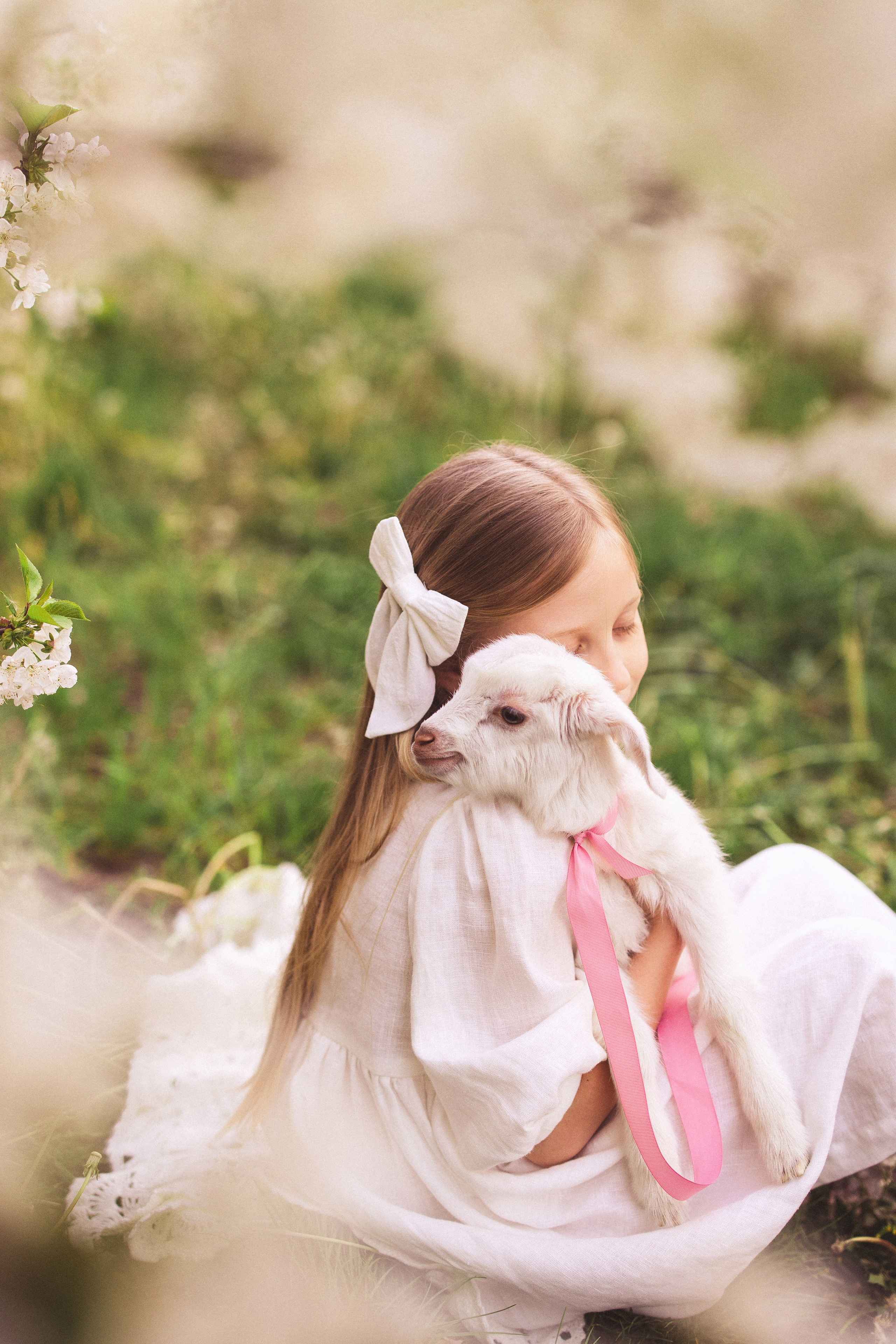Фотосессия в цветущем саду с козочкой. Семейный и детский фотограф в Краснодаре Анна Трашкова