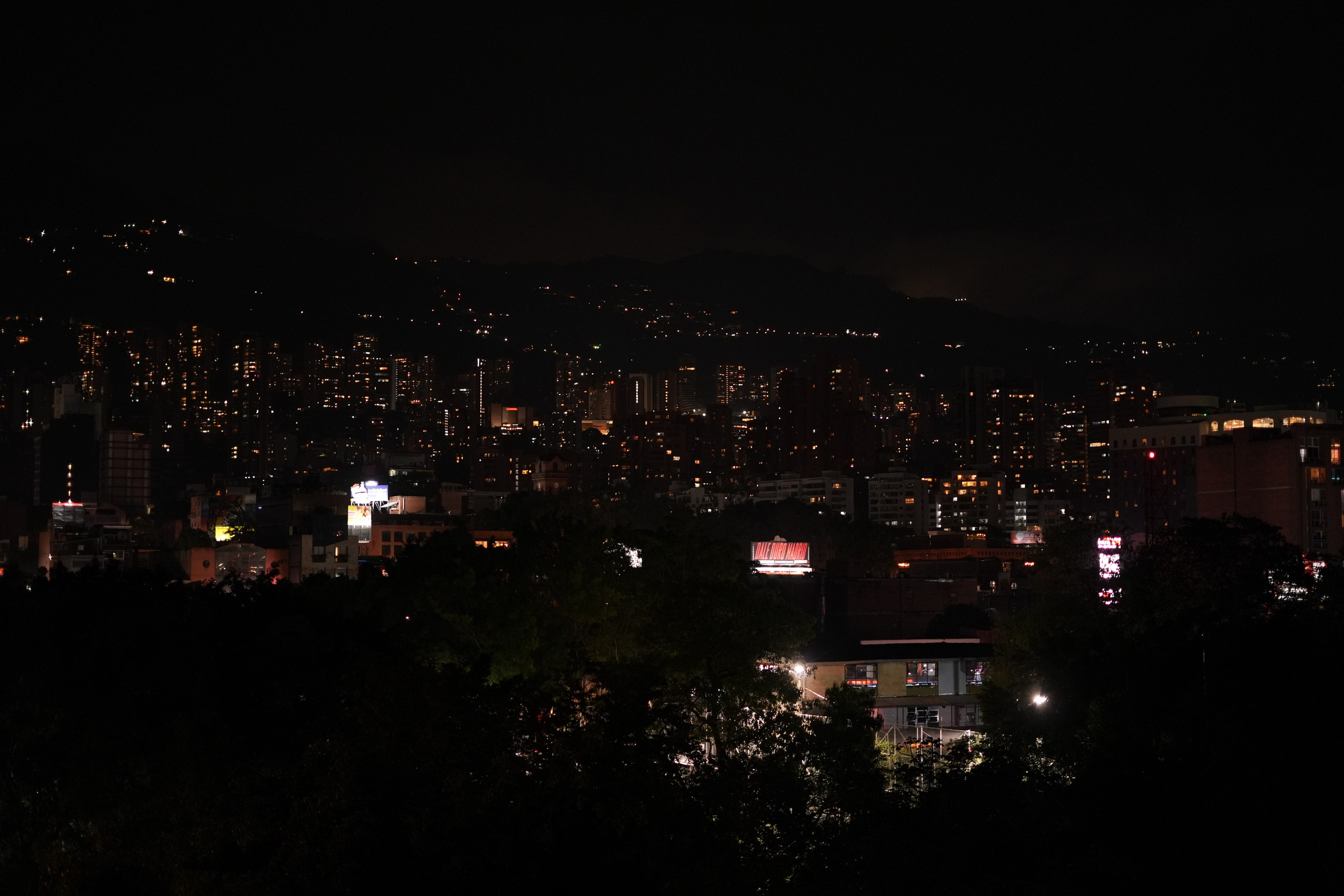 Olivia and Zack / 1 wedding day. Wedding Photographer in Barcelona and Medellin