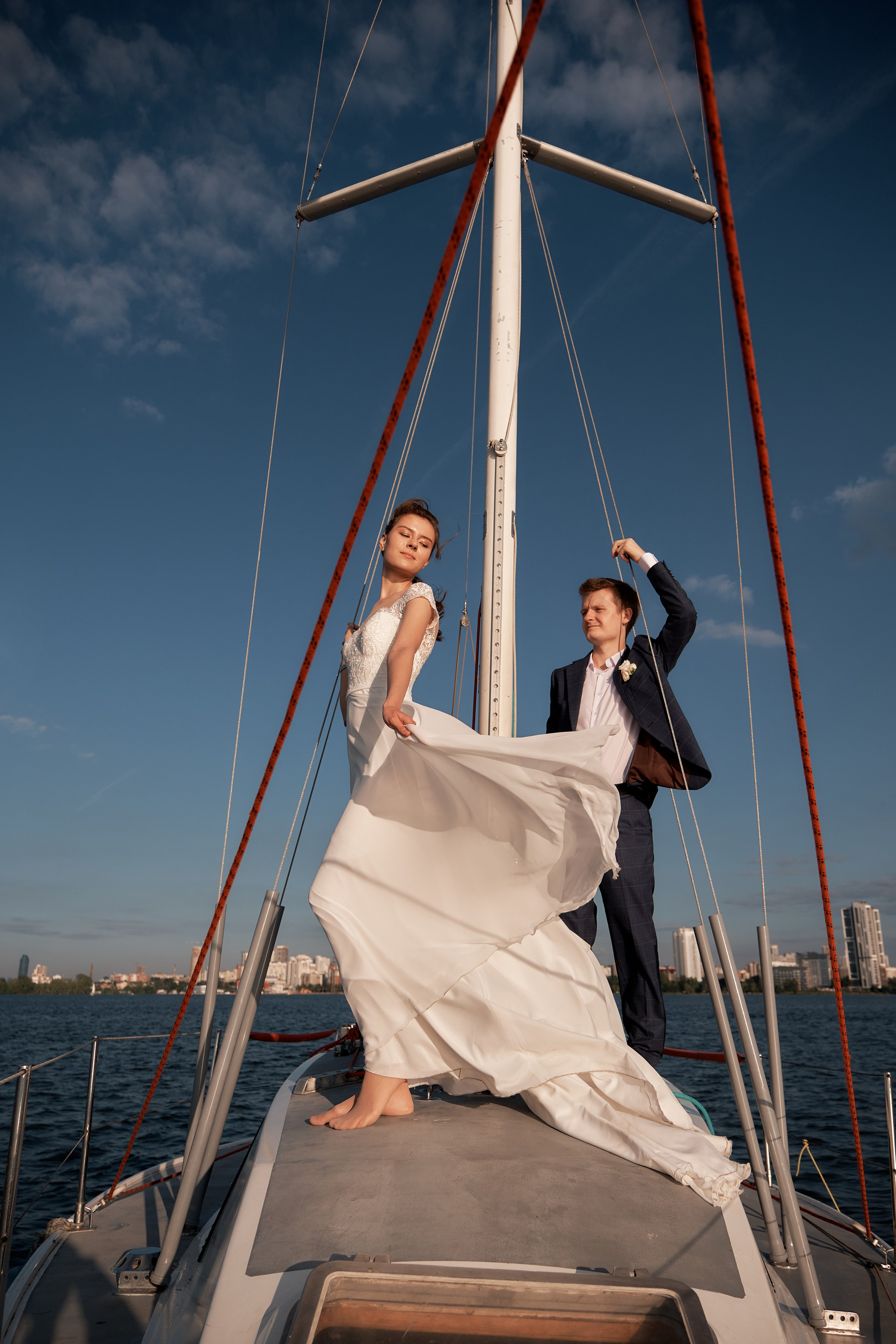 Яхта парус. Свадьба. Свадебный и портретный фотограф в Екатеринбурге Александр Блюденов
