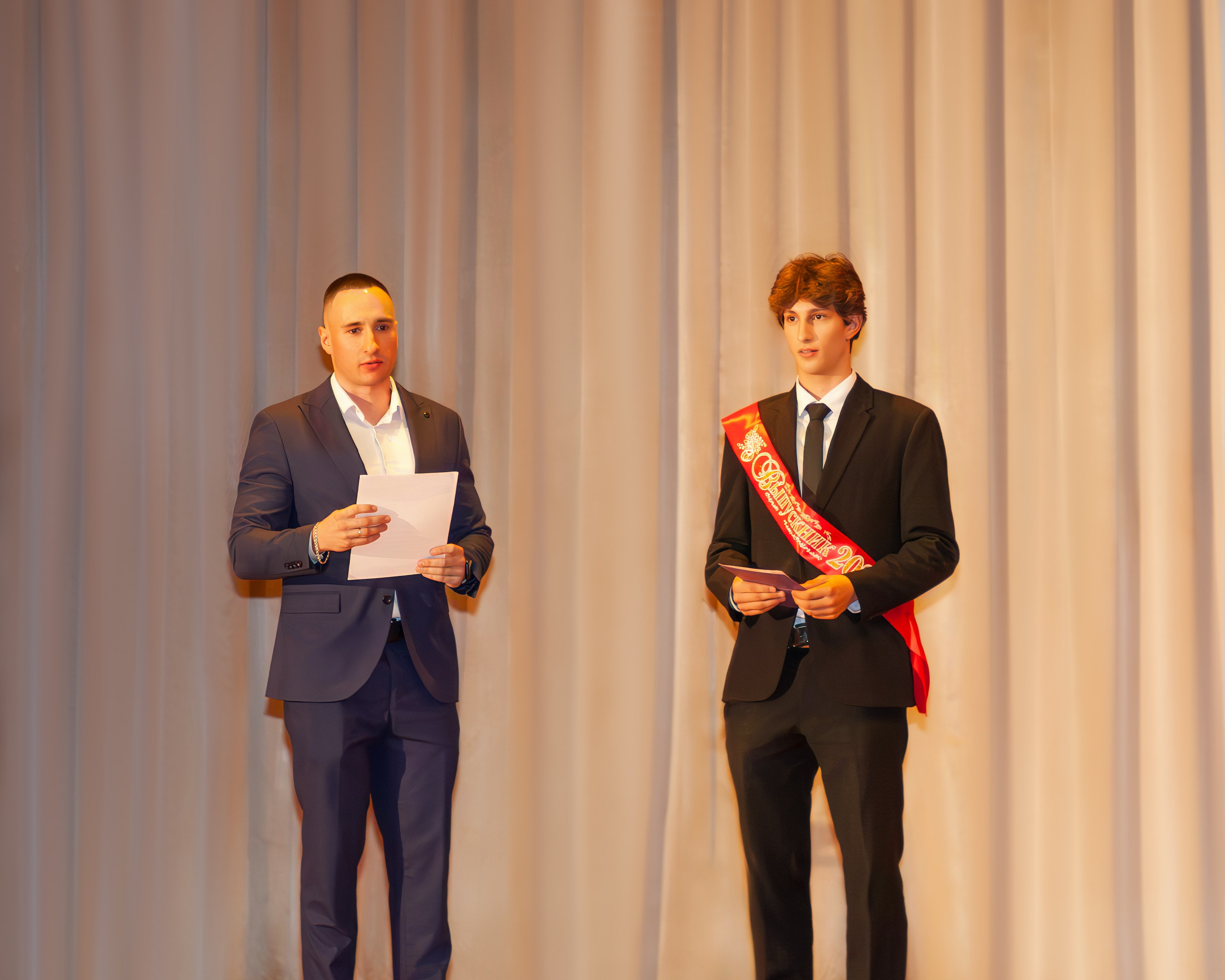 498 школа вручение дипломов, 2024. Выпускные альбомы и школьный фотограф в Подольске, Троицке, Щербинке, Москве и Московской области