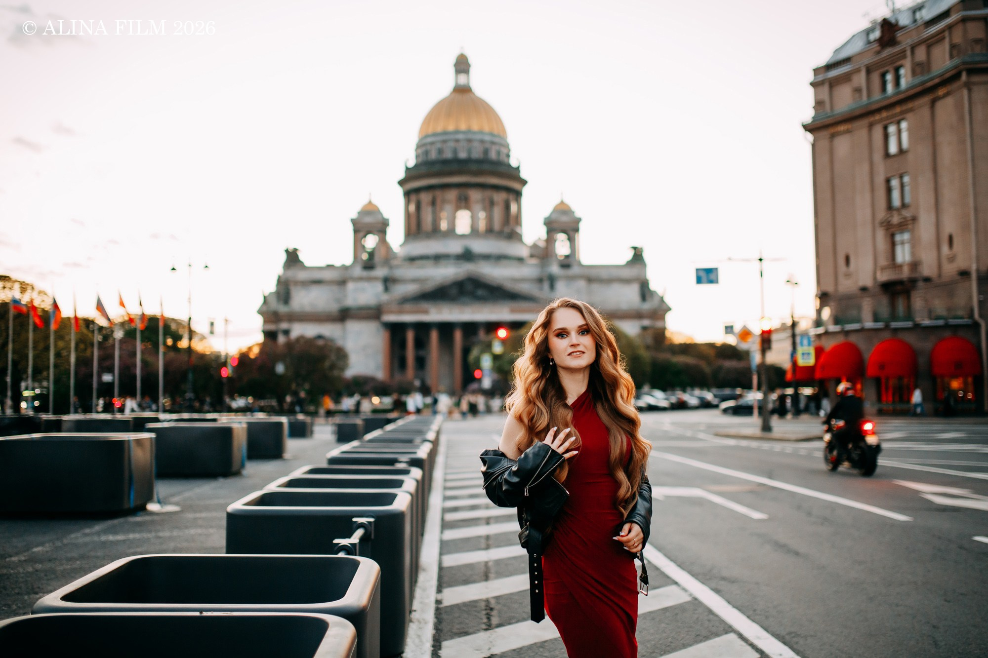 Фотосессия на крыше с видом на Исаакиевский собор. Фотограф в Санкт-Петербурге Alina Film
