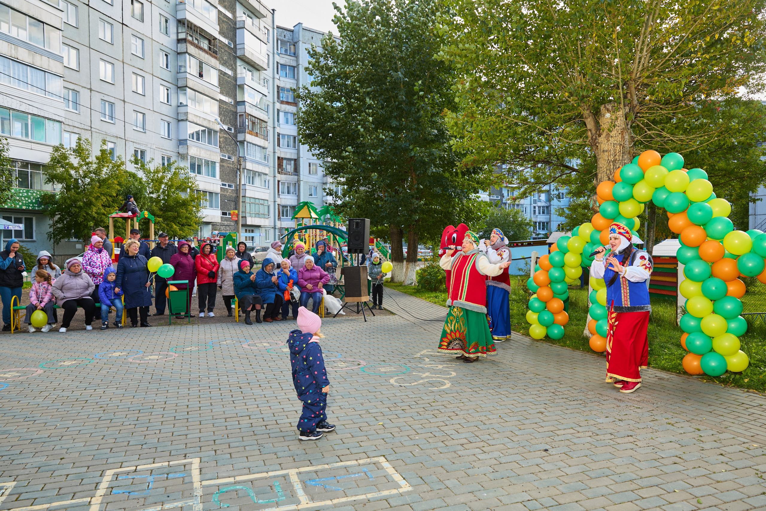 Лето закончилось, но праздник продолжается. День двора