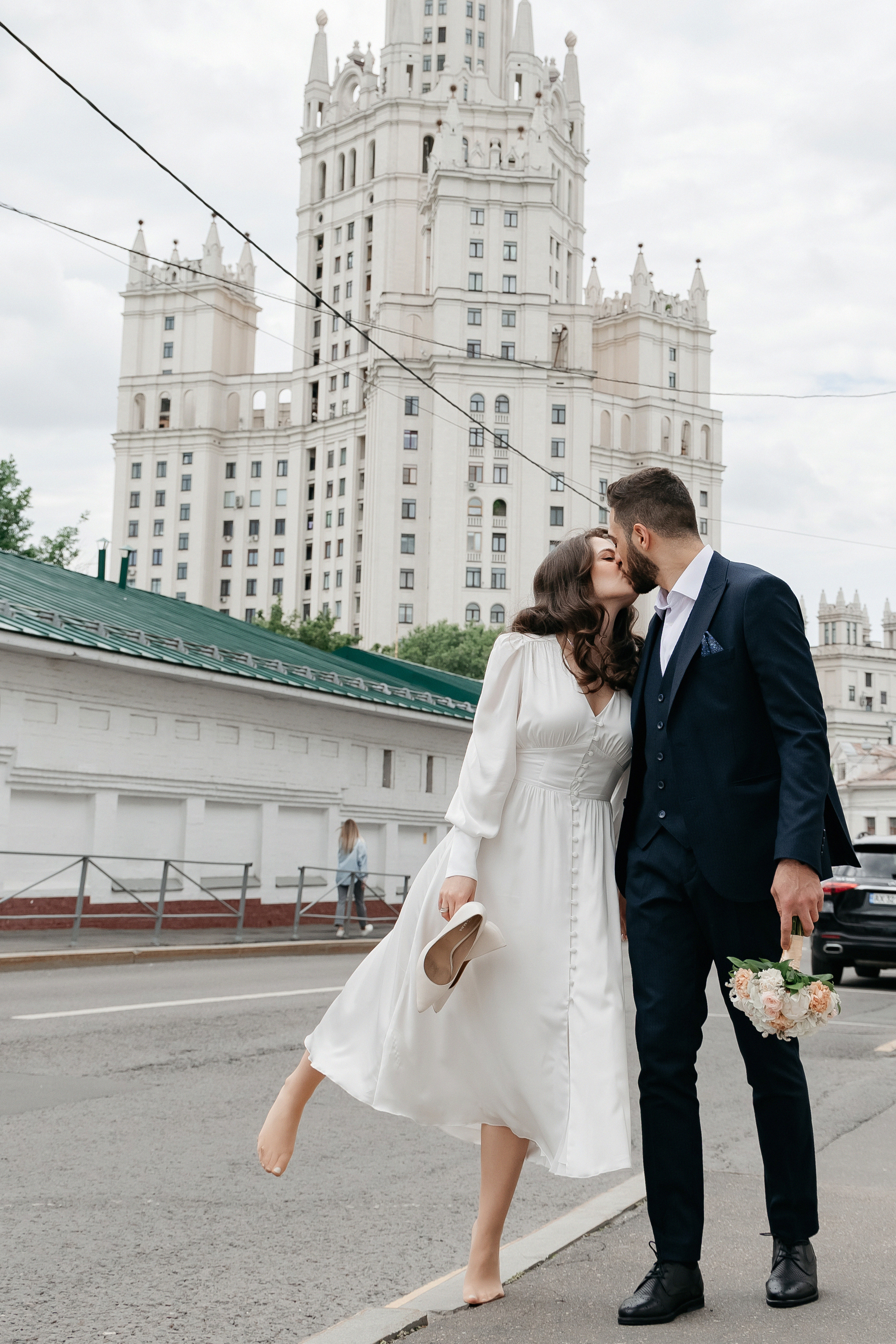 АРХИВ Бэлла и Рауф: прогулка на Котельнической набережной. Свадебный фотограф Москва