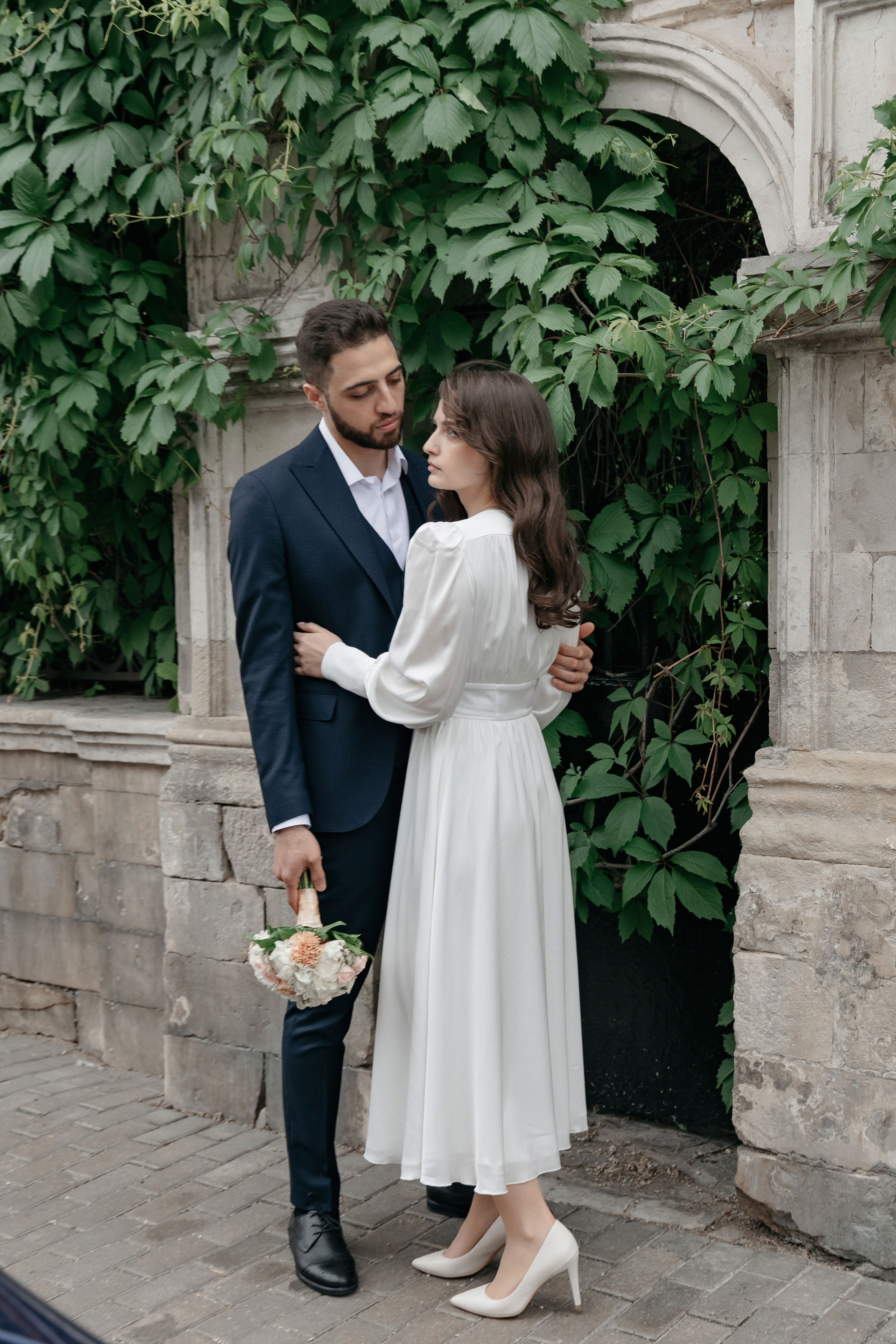 АРХИВ Бэлла и Рауф: прогулка на Котельнической набережной. Свадебный фотограф Москва