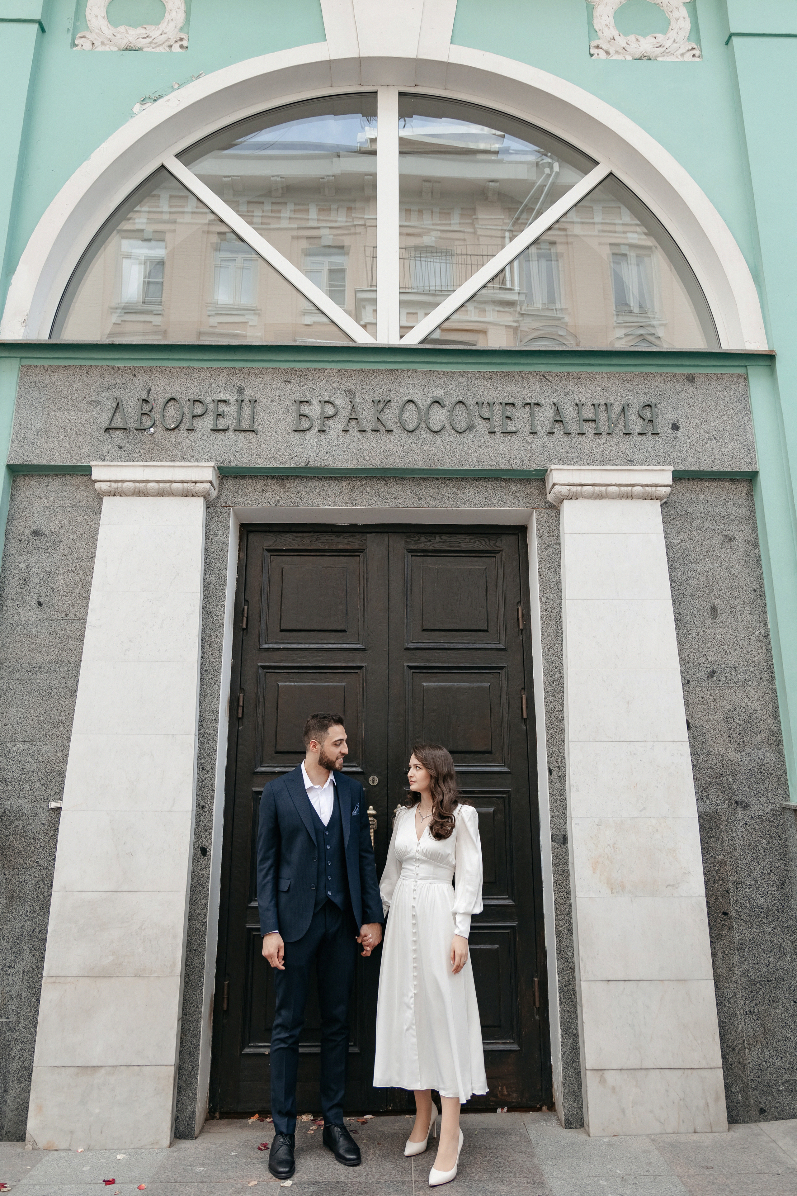 АРХИВ Бэлла и Рауф: прогулка на Котельнической набережной. Свадебный фотограф Москва