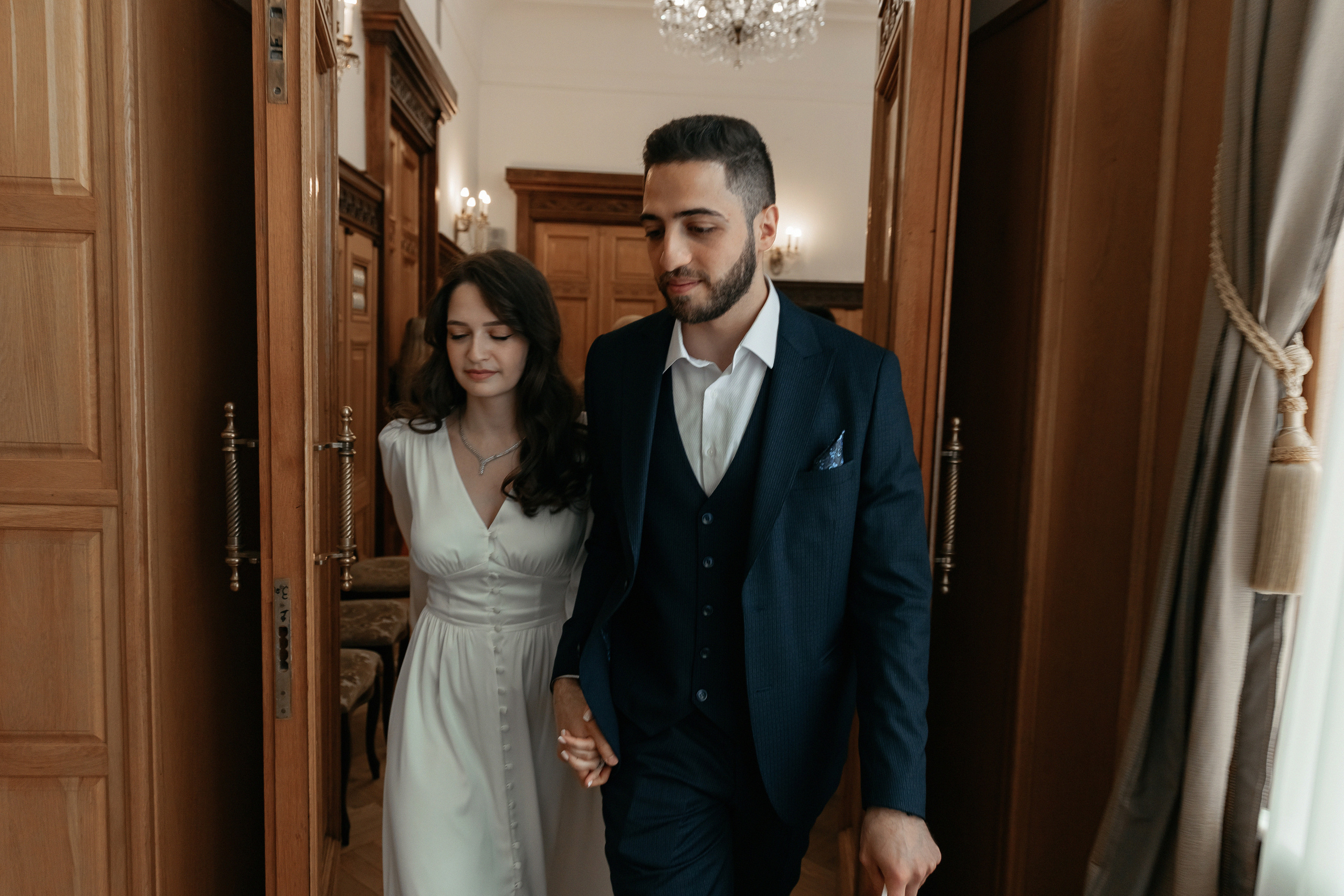 АРХИВ Бэлла и Рауф: прогулка на Котельнической набережной. Свадебный фотограф Москва