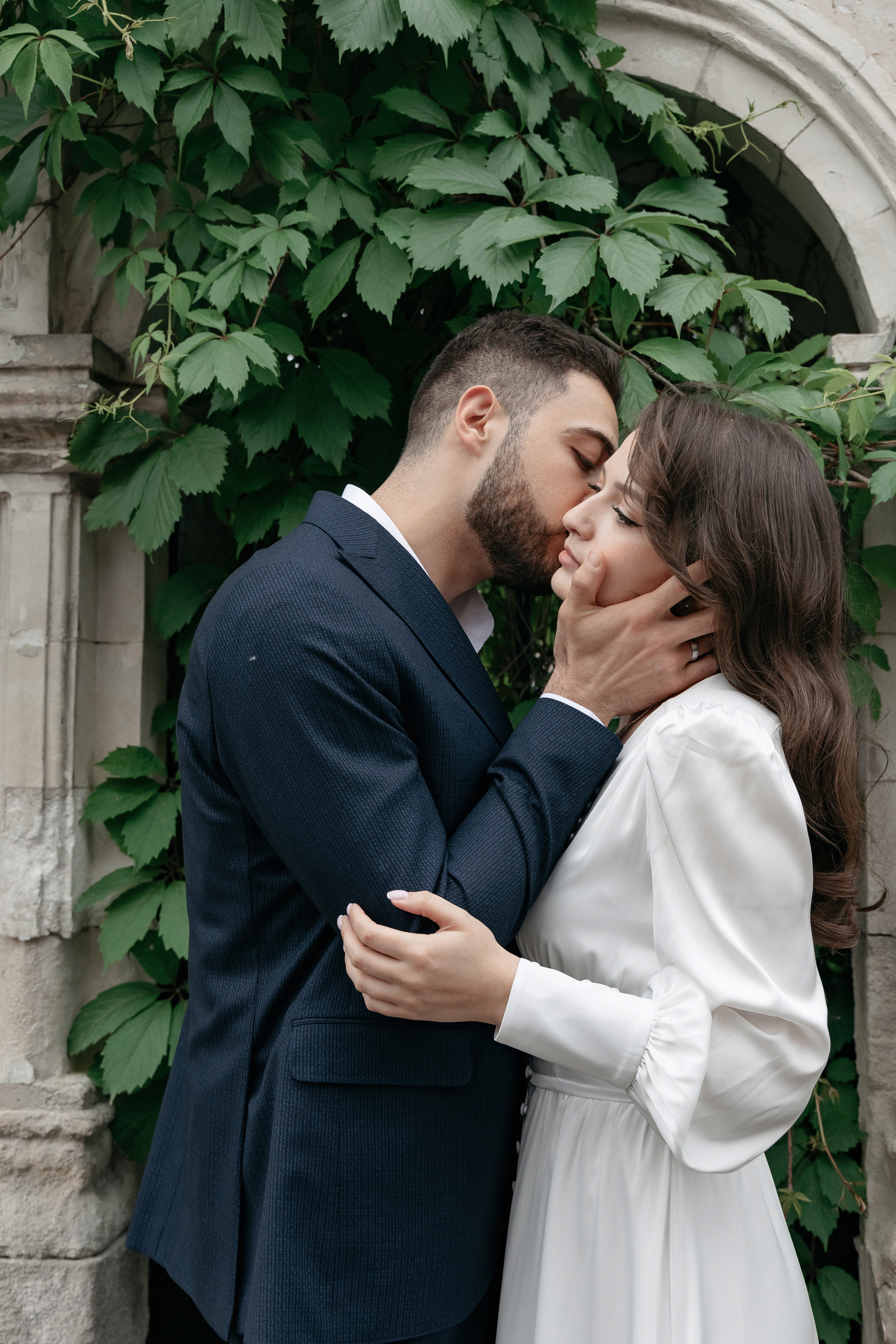 АРХИВ Бэлла и Рауф: прогулка на Котельнической набережной. Свадебный фотограф Москва