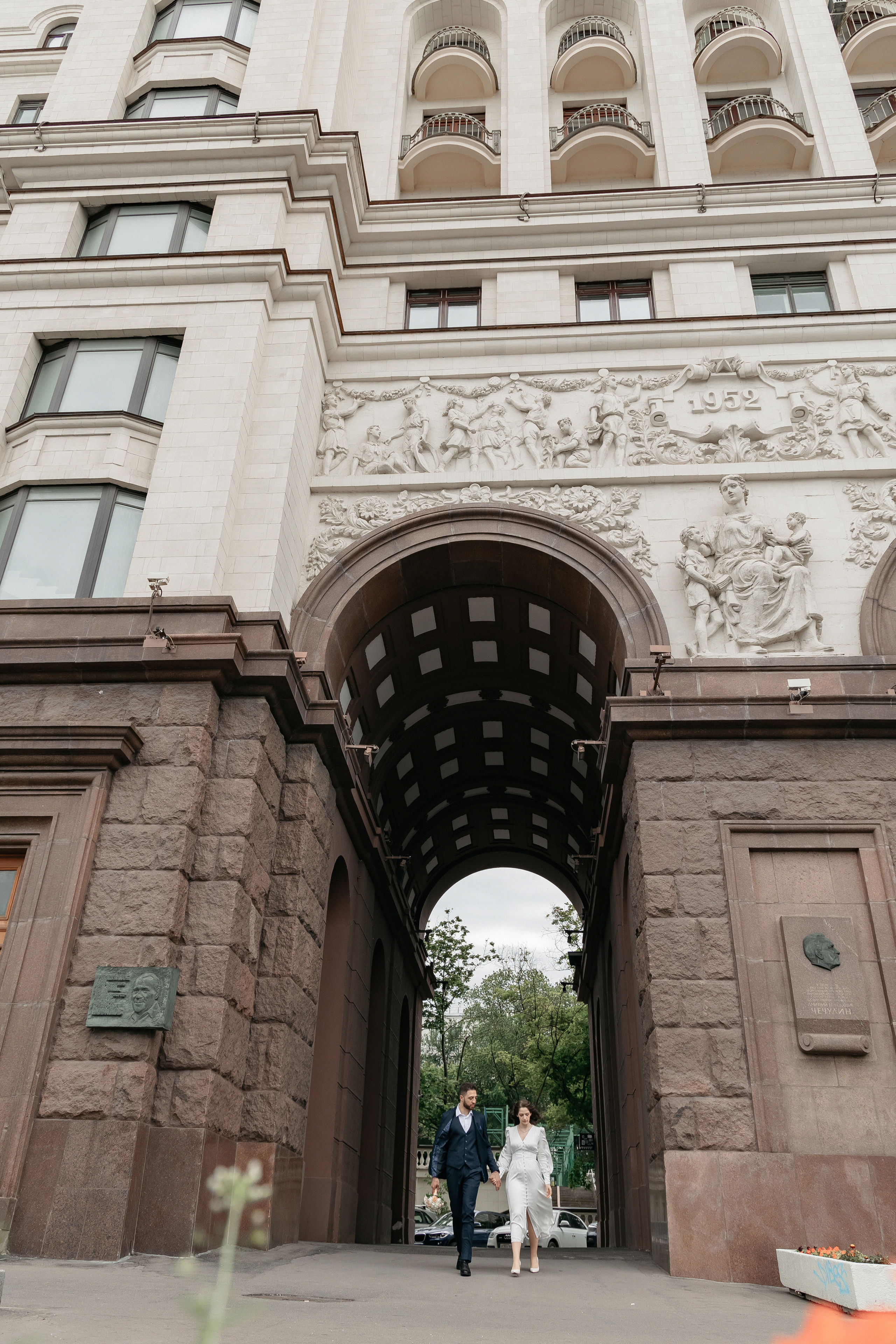 АРХИВ Бэлла и Рауф: прогулка на Котельнической набережной. Свадебный фотограф Москва