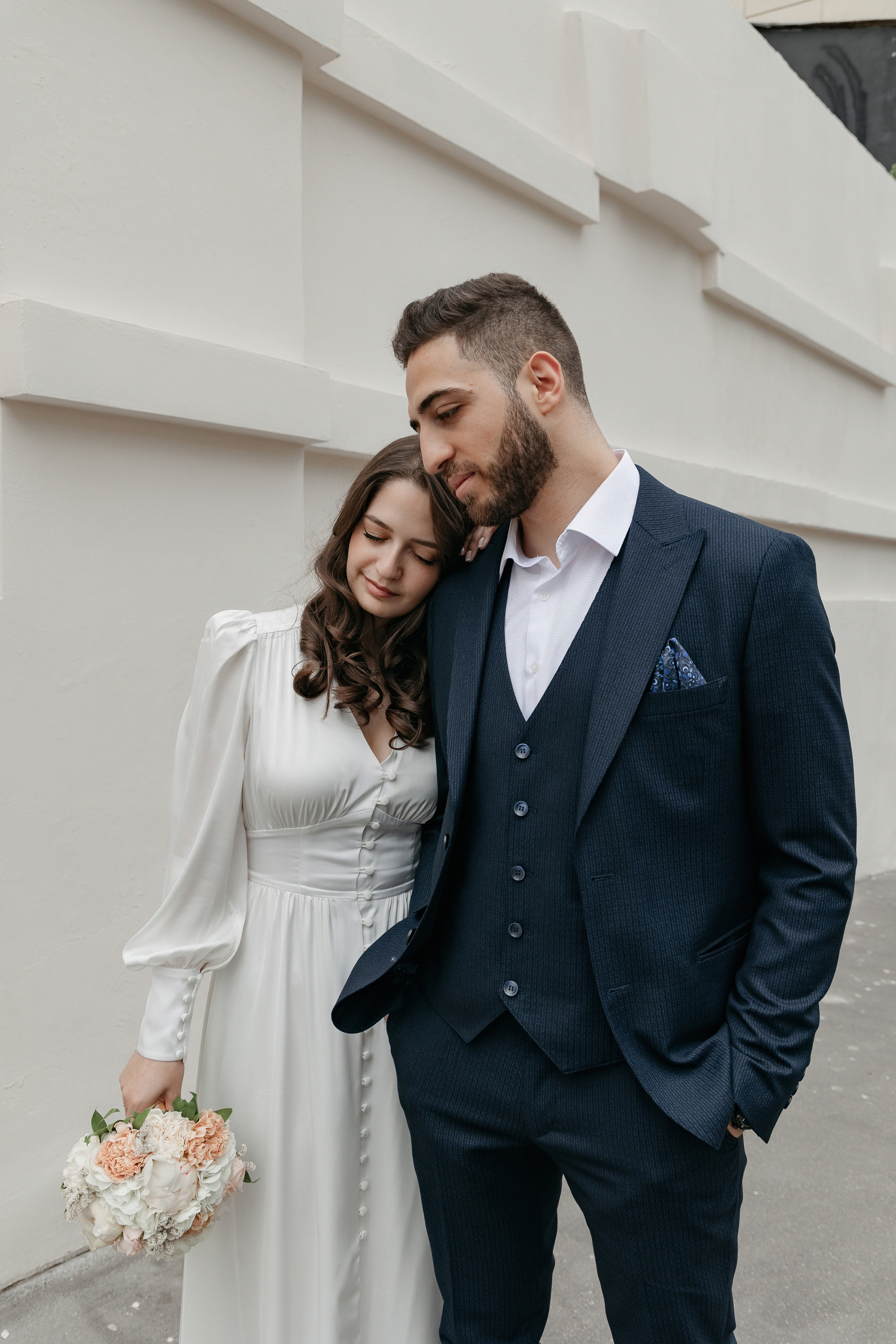 АРХИВ Бэлла и Рауф: прогулка на Котельнической набережной. Свадебный фотограф Москва