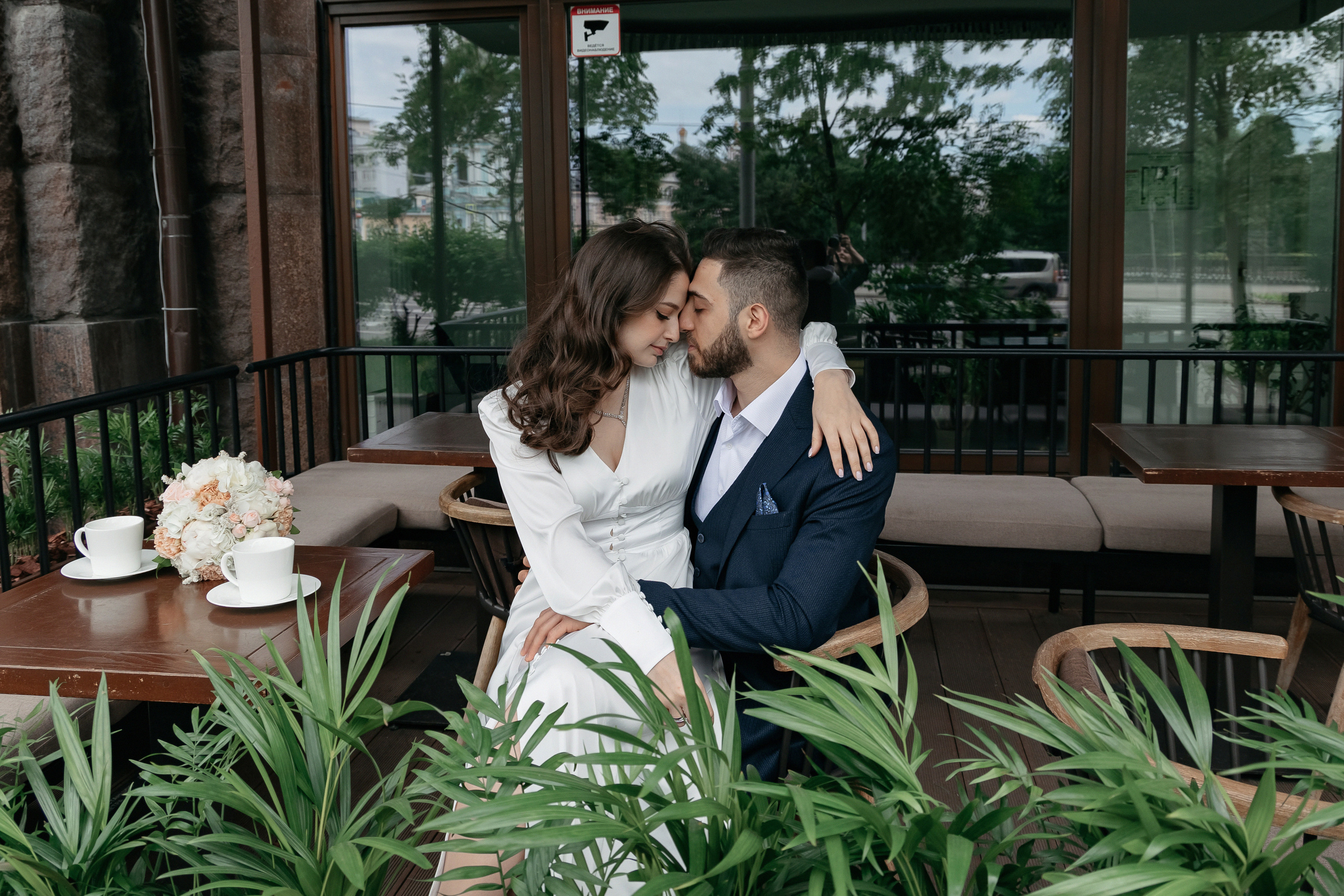 АРХИВ Бэлла и Рауф: прогулка на Котельнической набережной. Свадебный фотограф Москва