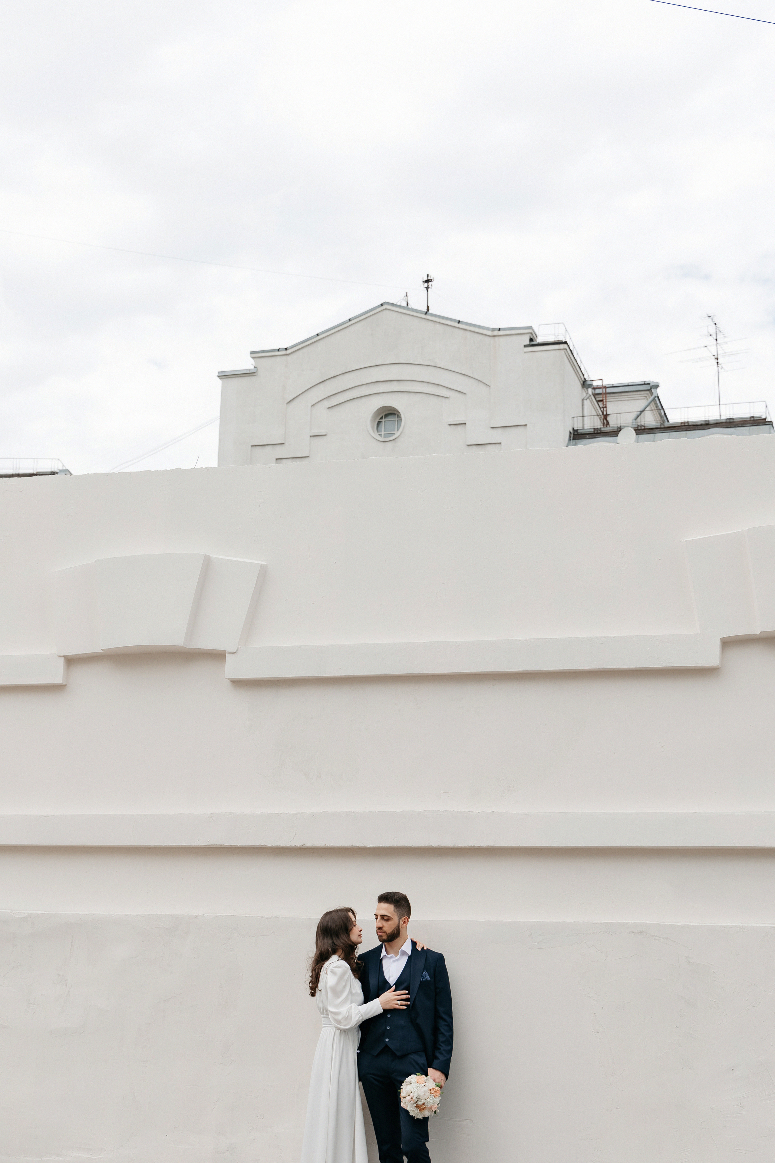 АРХИВ Бэлла и Рауф: прогулка на Котельнической набережной. Свадебный фотограф Москва