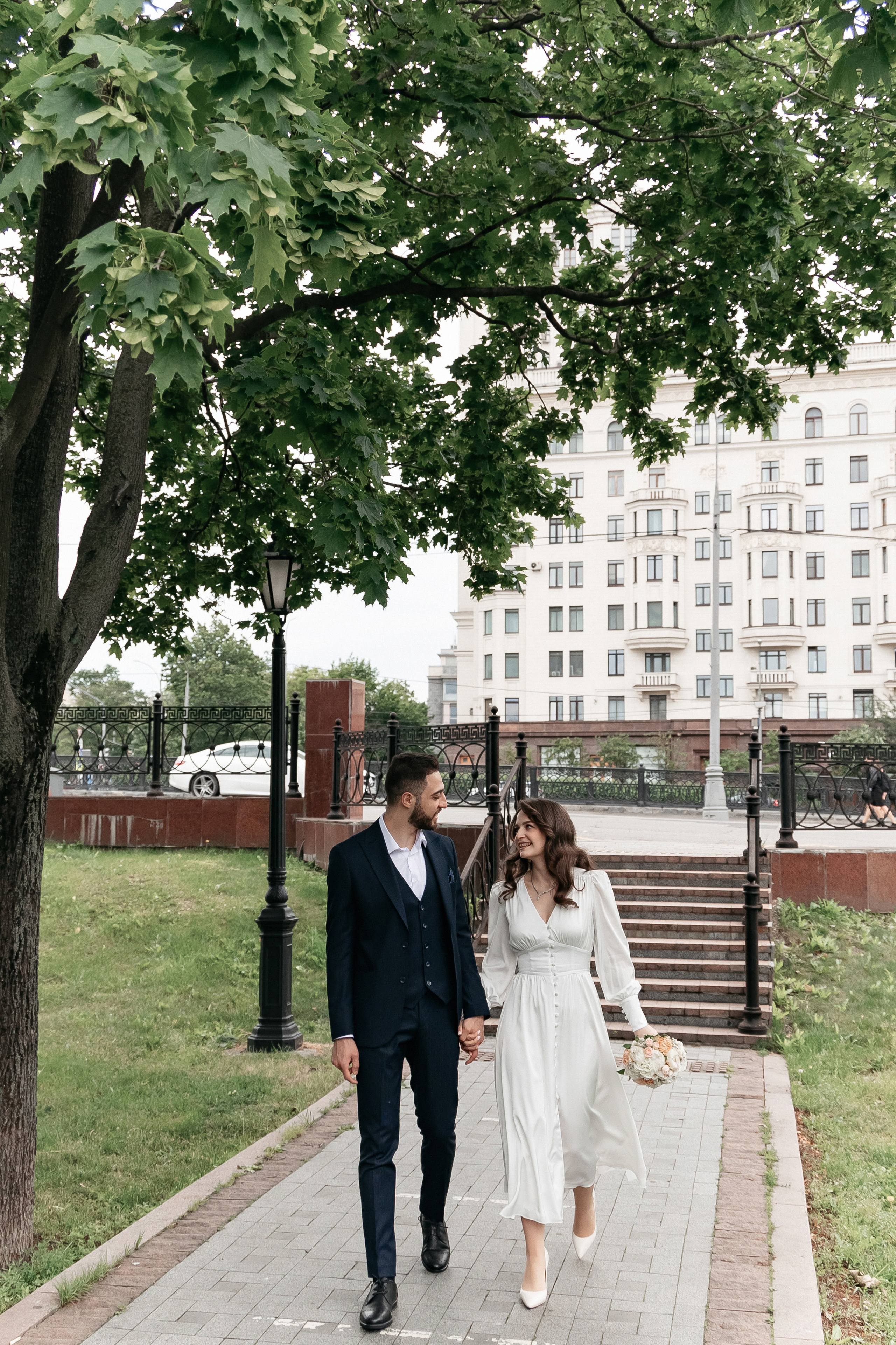 АРХИВ Бэлла и Рауф: прогулка на Котельнической набережной. Свадебный фотограф Москва