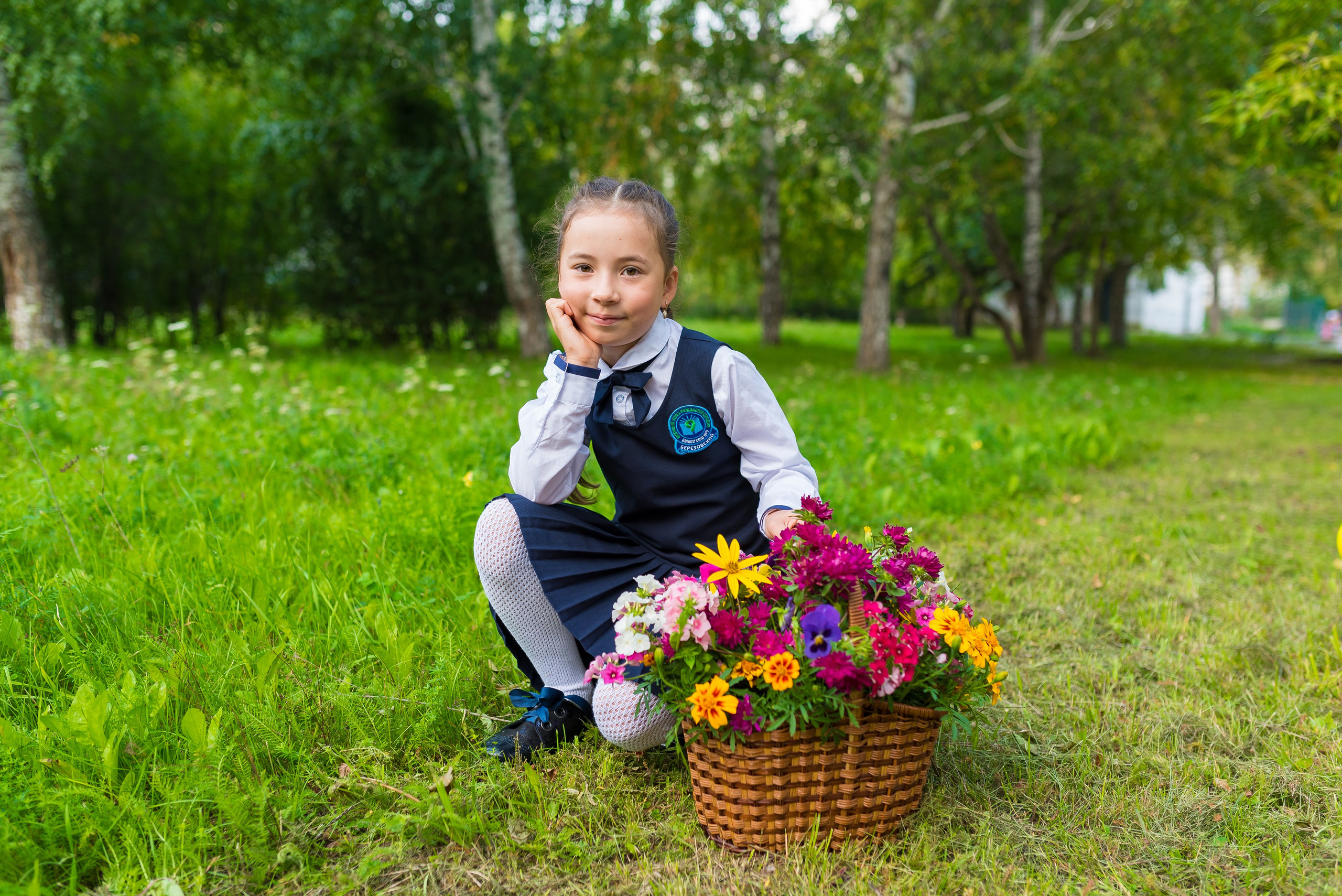 В школьном дворе, парке. Детский фотограф в Екатеринбурге и Берёзовском Евгений Кондаков