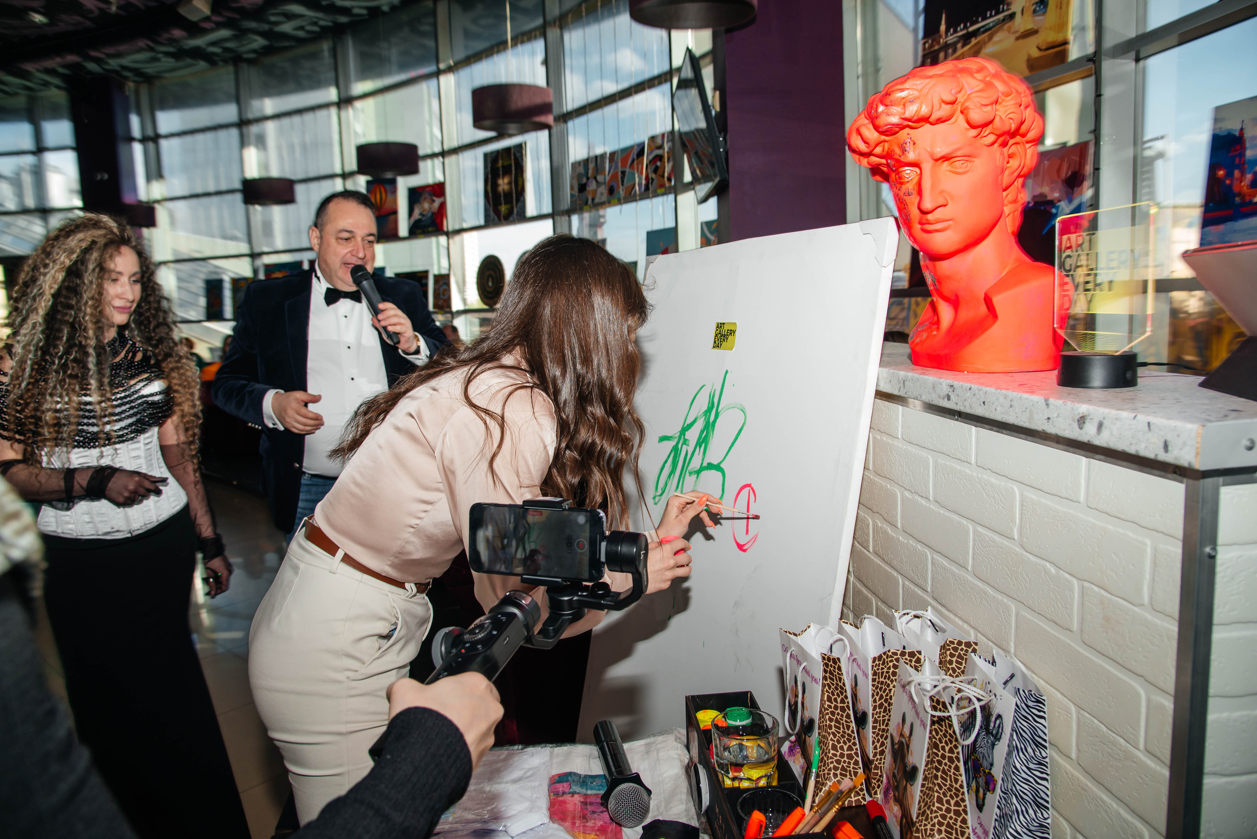 Открытие выставки в Мята Lounge. Свадебный и семейный фотограф в Москве Елена Брюханова