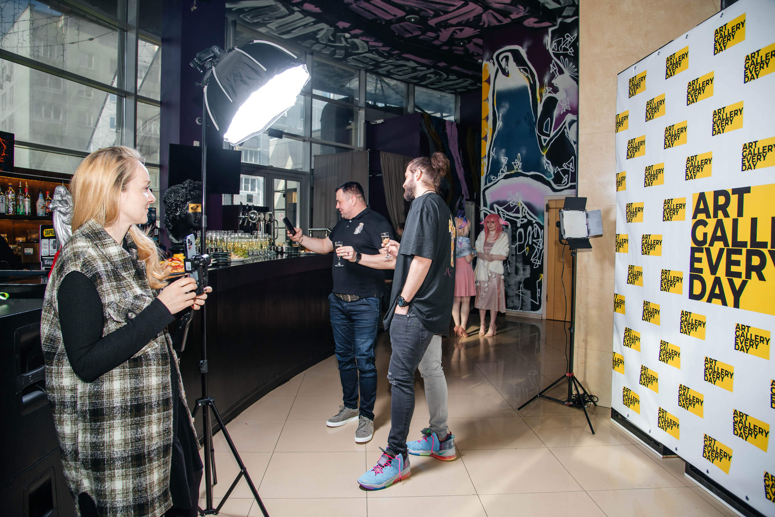 Открытие выставки в Мята Lounge. Свадебный и семейный фотограф в Москве Елена Брюханова