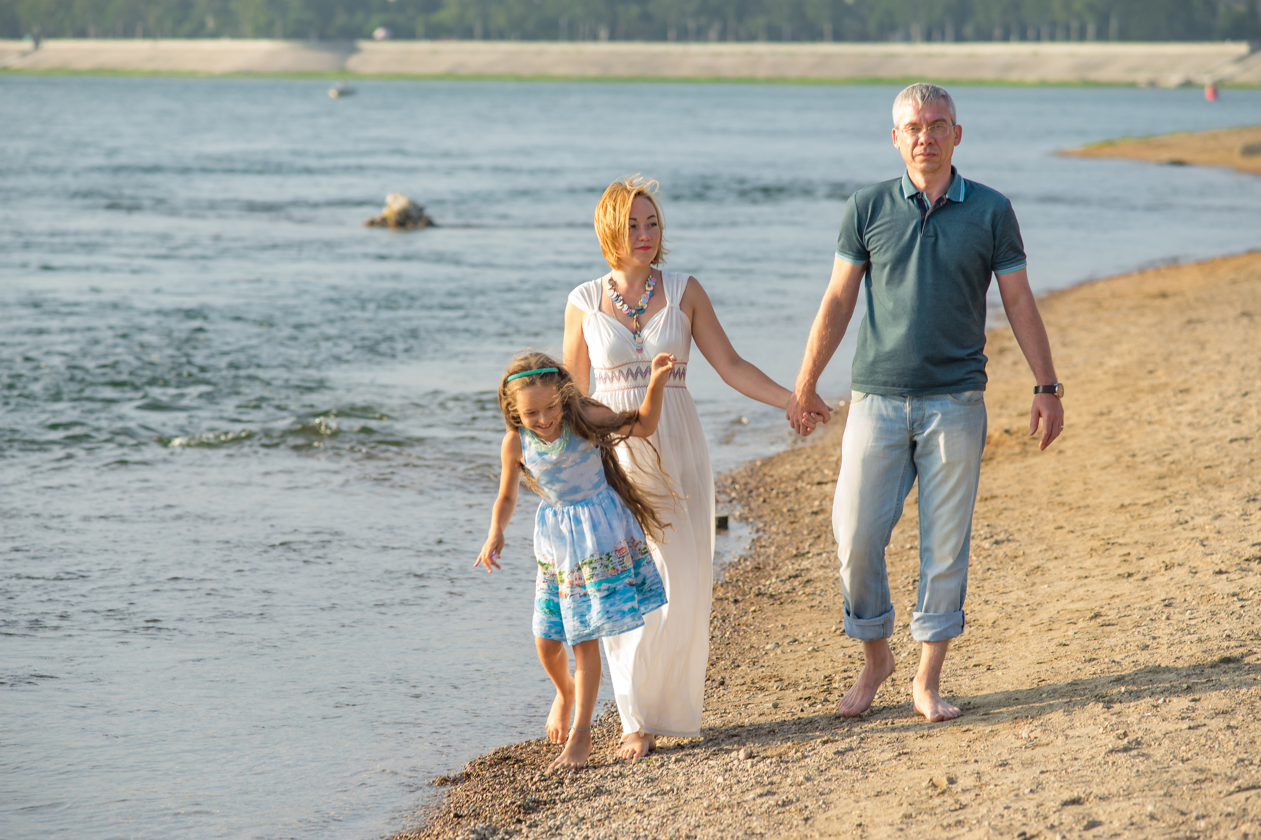 Семейная прогулка. о. Юность. Ольга Ли свадебный семейный фотограф Иркутск