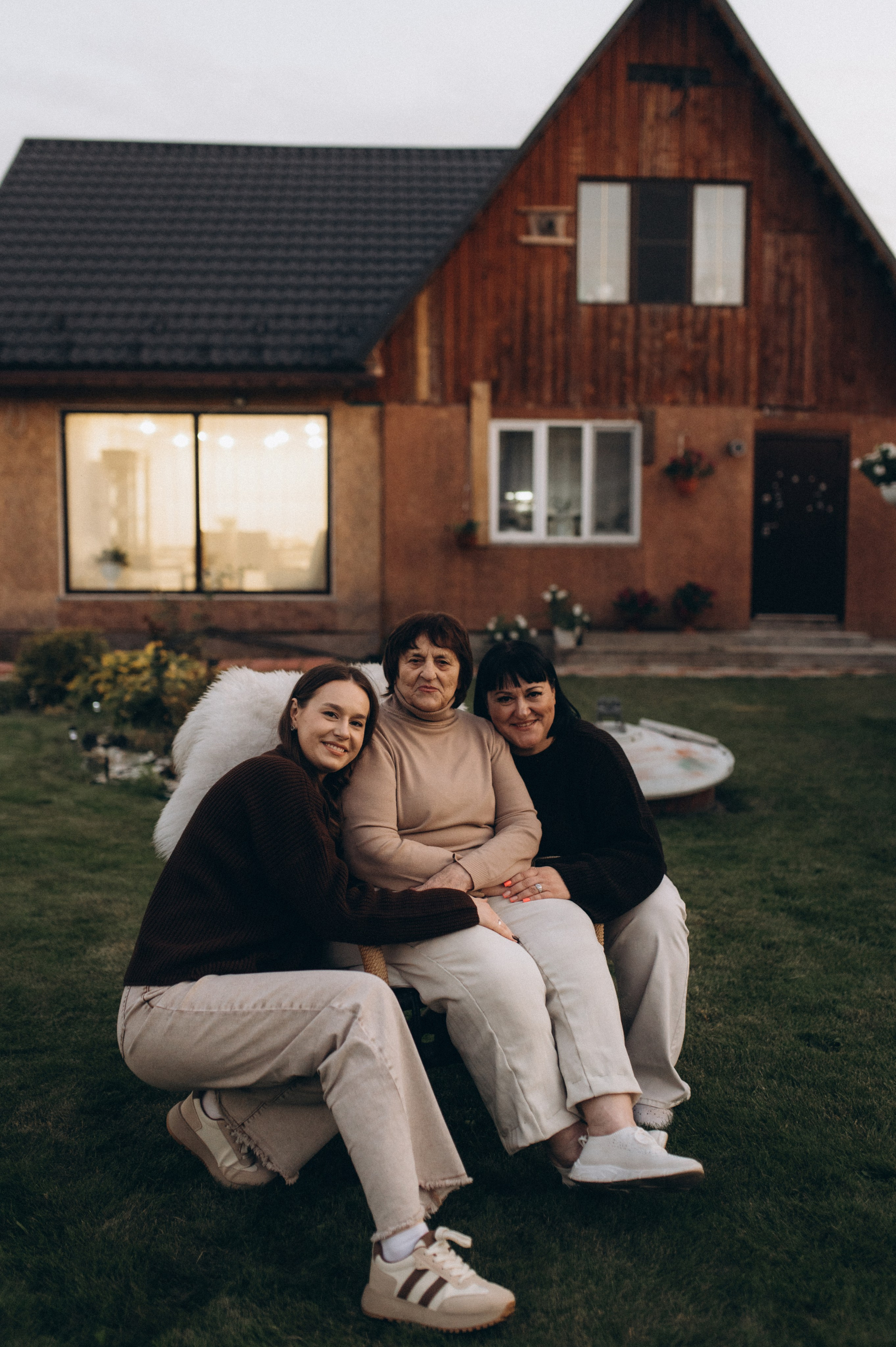 Три поколения женской энергии. Семейный фотограф в Новосибирске Женя Индрикова