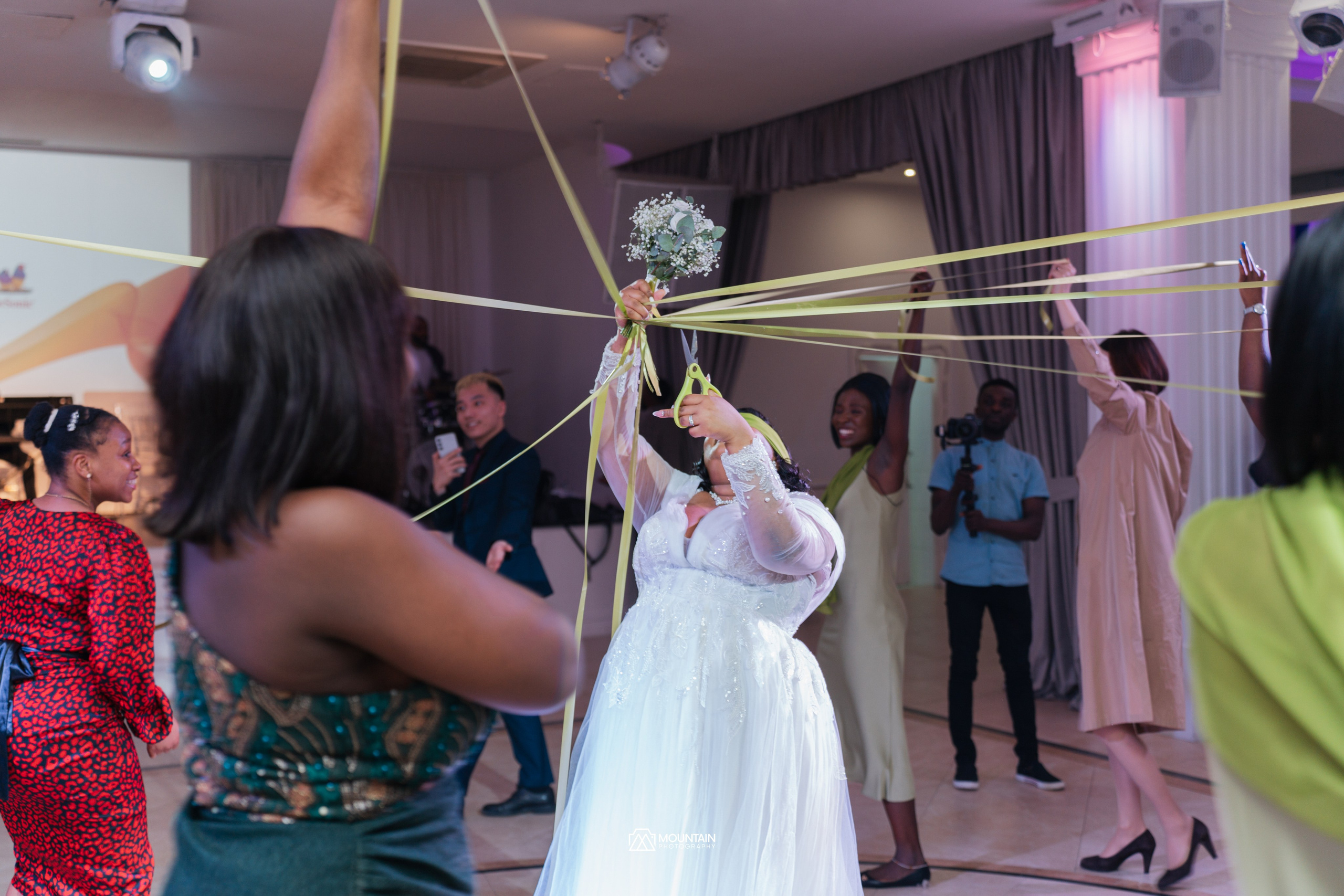 Cletus And Karabo. Я занимаюсь событийной, свадебной, товарной, студийной… фотографией