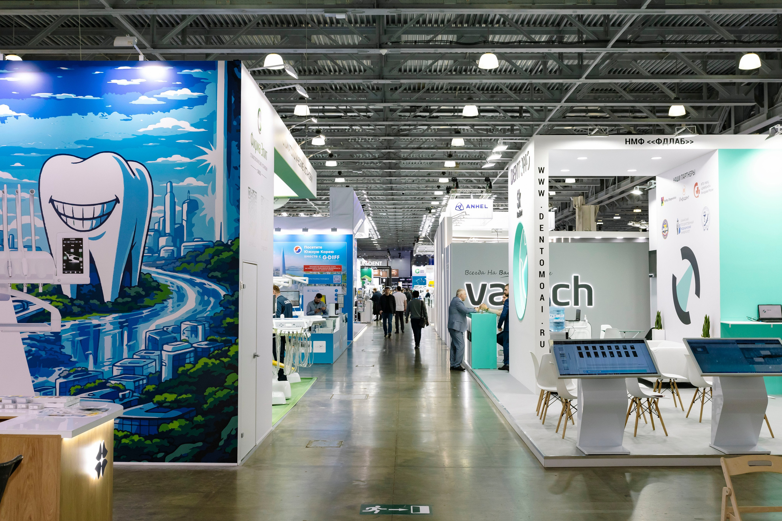 Стоматологическая выставка Dental Salon 2026. Профессиональный фотограф в Москве | Заказать фотосессию и съемку