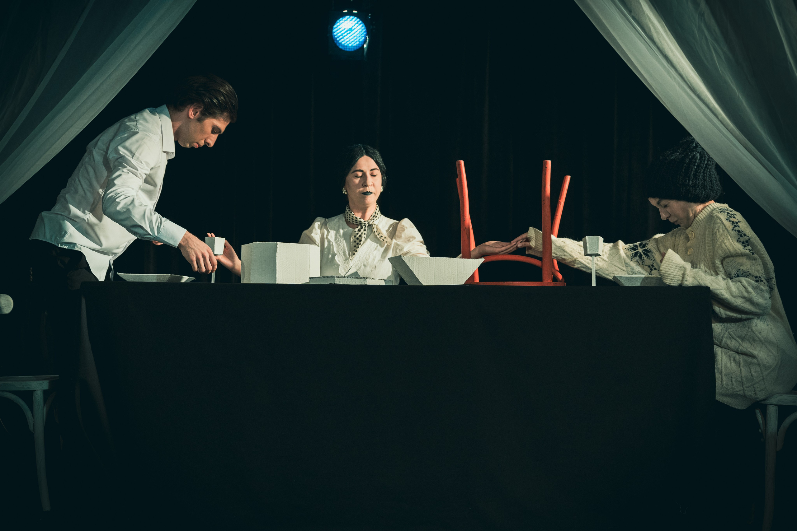 Стеклянный зверинец. Фотограф и оператор в Москве Елизавета Коргалидзе