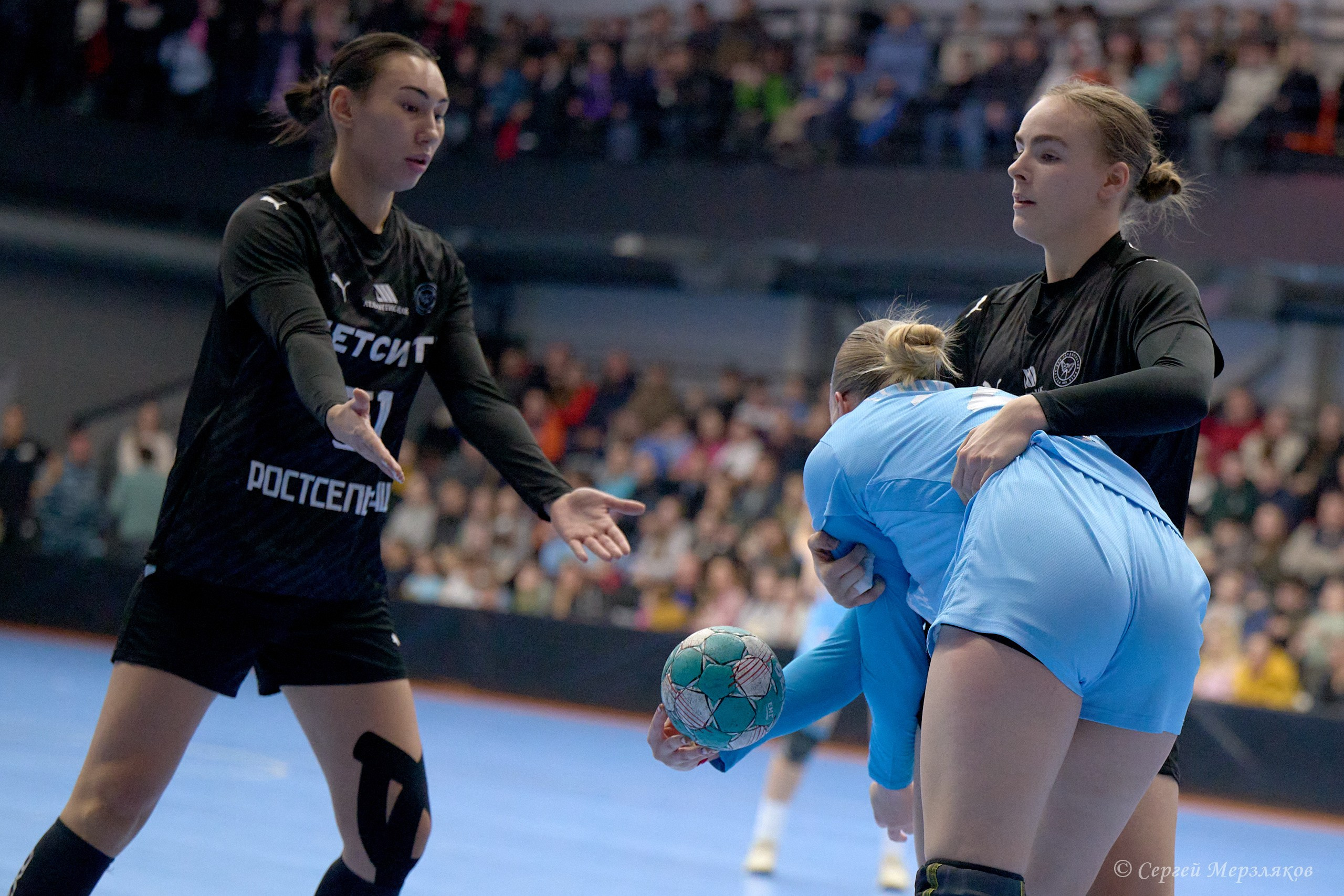 Гандбол. OLIMPBET Суперлига. «Университет» — «Ростов-Дон». Спортивный репортажный фотограф в Ижевске Сергей Мерзляков