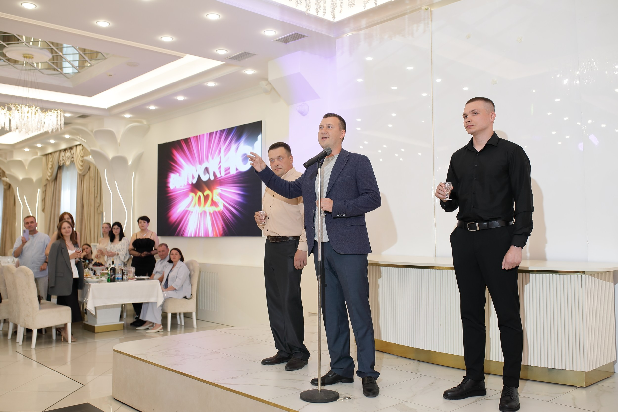 Анонс фотографий выпускников Уральского института ГПС МЧС России. Свадебный и семейный фотограф и видеограф в Екатеринбурге Полянские Тимур и Анастасия