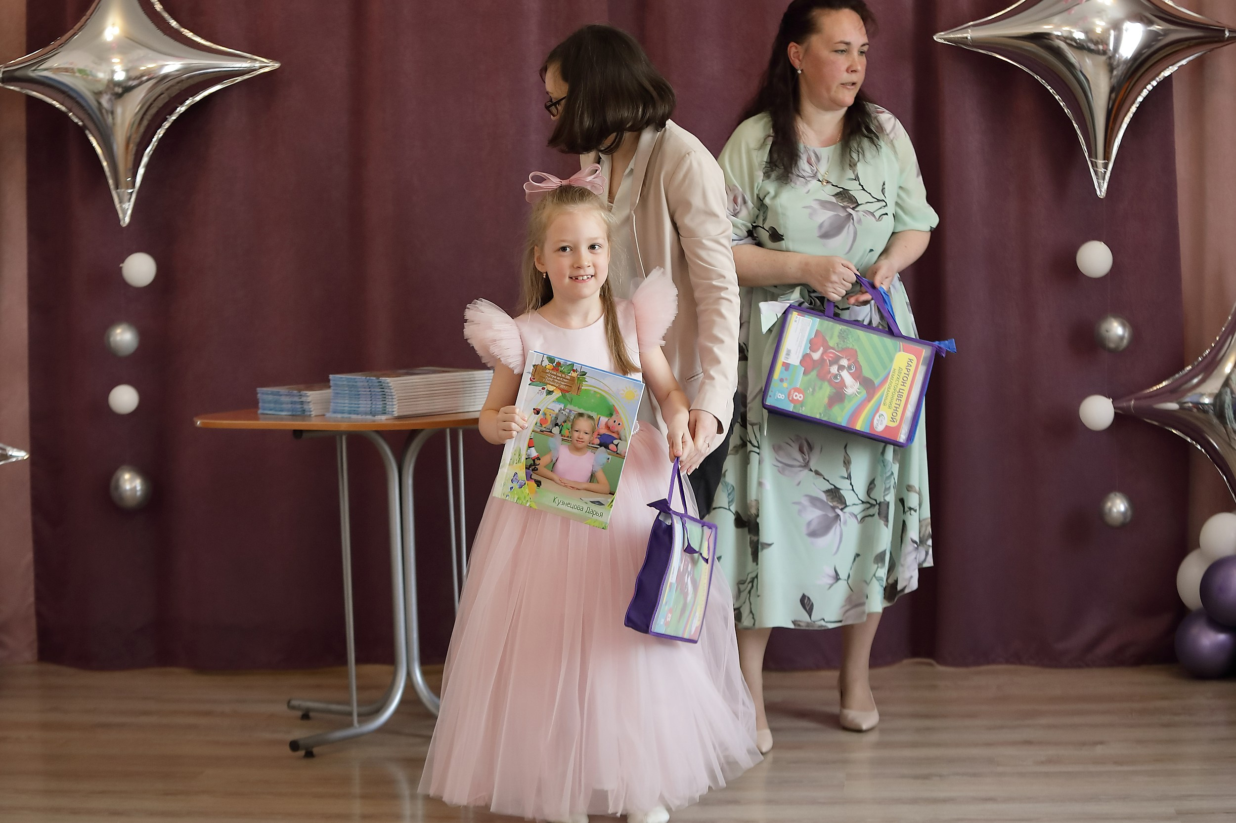 Фотосессия выпускного в детском саду. Свадебный и семейный фотограф и видеограф в Екатеринбурге Полянские Тимур и Анастасия