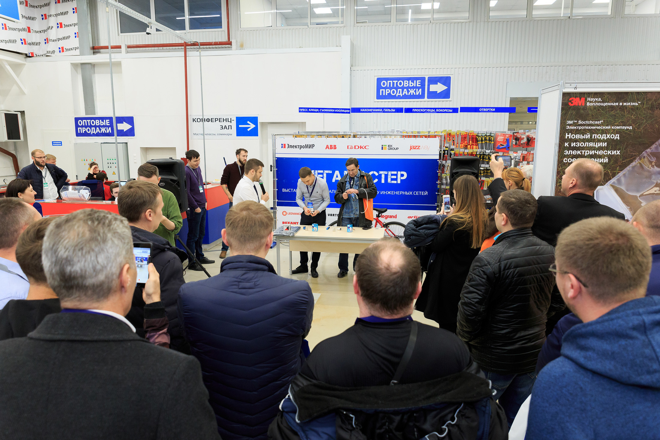 Выставка Мегамастер - репортажная фотосъемка. Фотоагентство Объектив — Профессиональная фотосъемка b2b в Перми