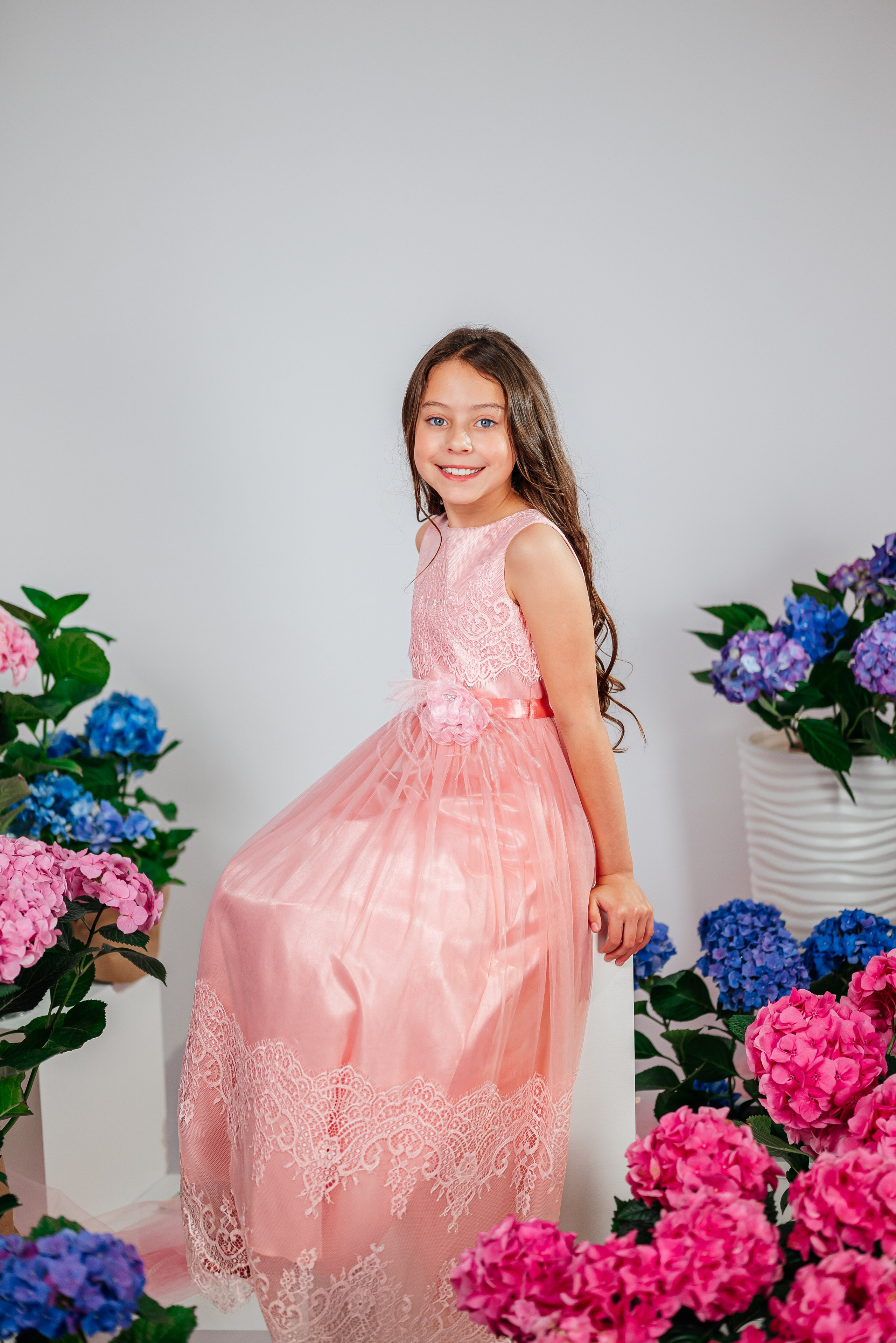 Вероника и гортензии. Семейный фотограф в Краснодаре