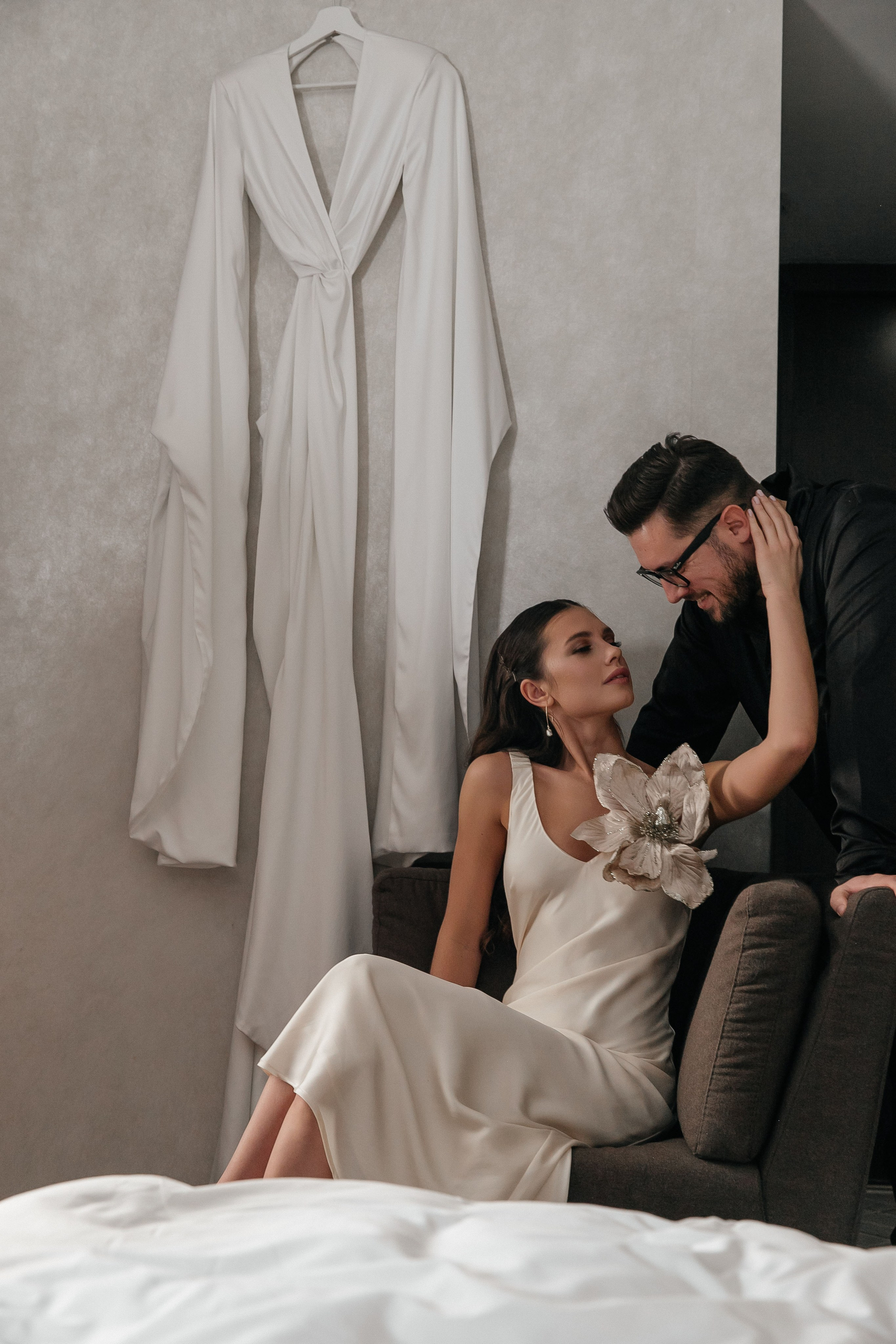 Свадебная фотосессия в отеле Hyatt Regency Moscow Petrovsky Park. Свадебный фотограф в Москве Элина Ларченкова. Фото, которые цепляют