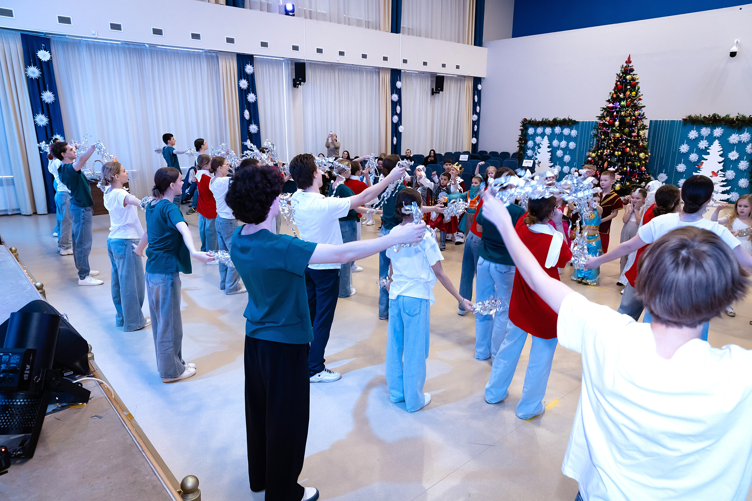 Новогодний праздник 1 В класс! Гимназия № 23. Фотограф и Видеограф в Краснодаре Юлия Солодченко