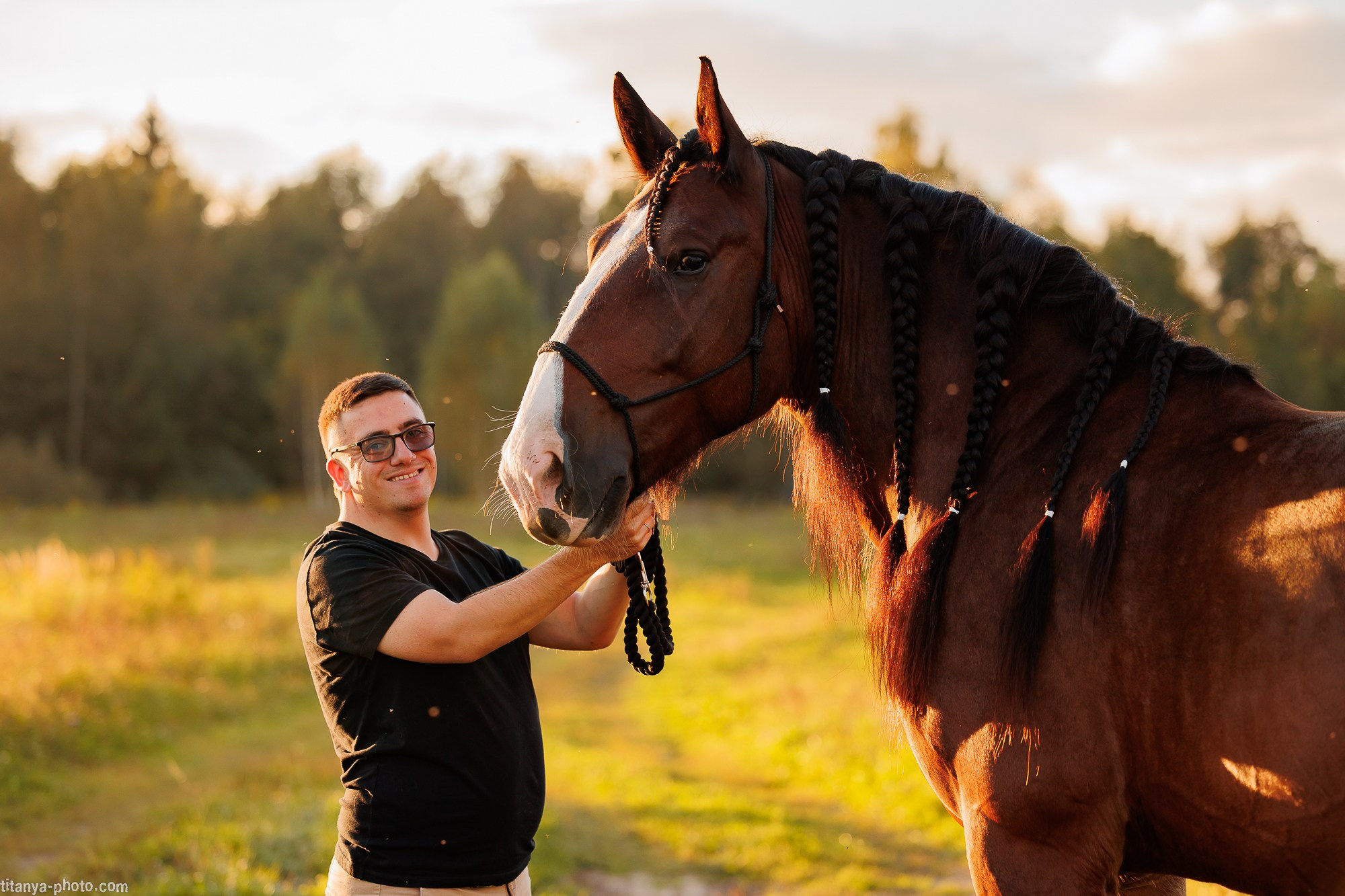 Закатная семейная фотосессия: про Настю и её дружную семью. Фотограф собак, фотограф-анималист Аня Титова (Titanya). Москва