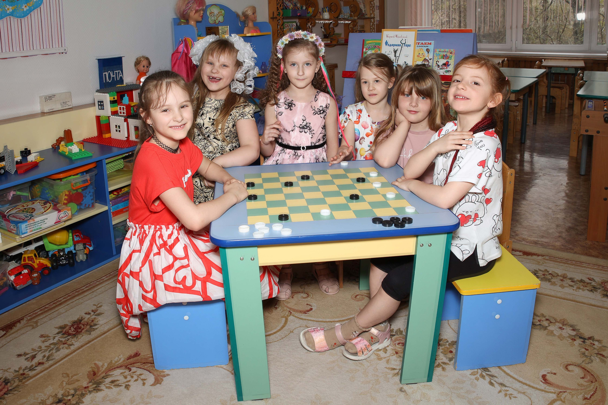 Групповые фотографии, фото с лучшим другом. Школьный и детсадовский фотограф Москва. Детский фотограф