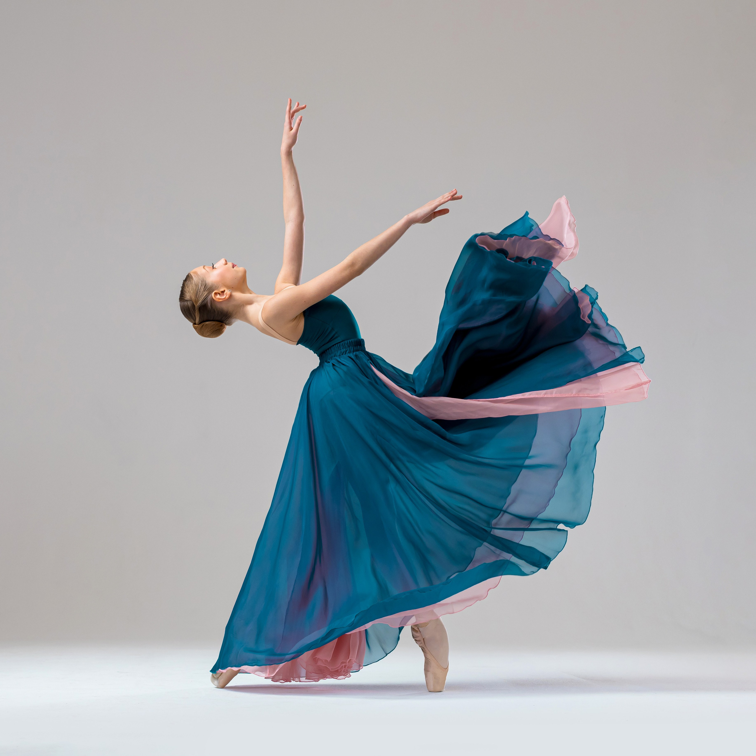 Изумрудно-розовая двухсторонняя юбка напрокат. Балетный фотограф Алина Ханько. Балетный фотограф Алина Ханько — Душа Балета