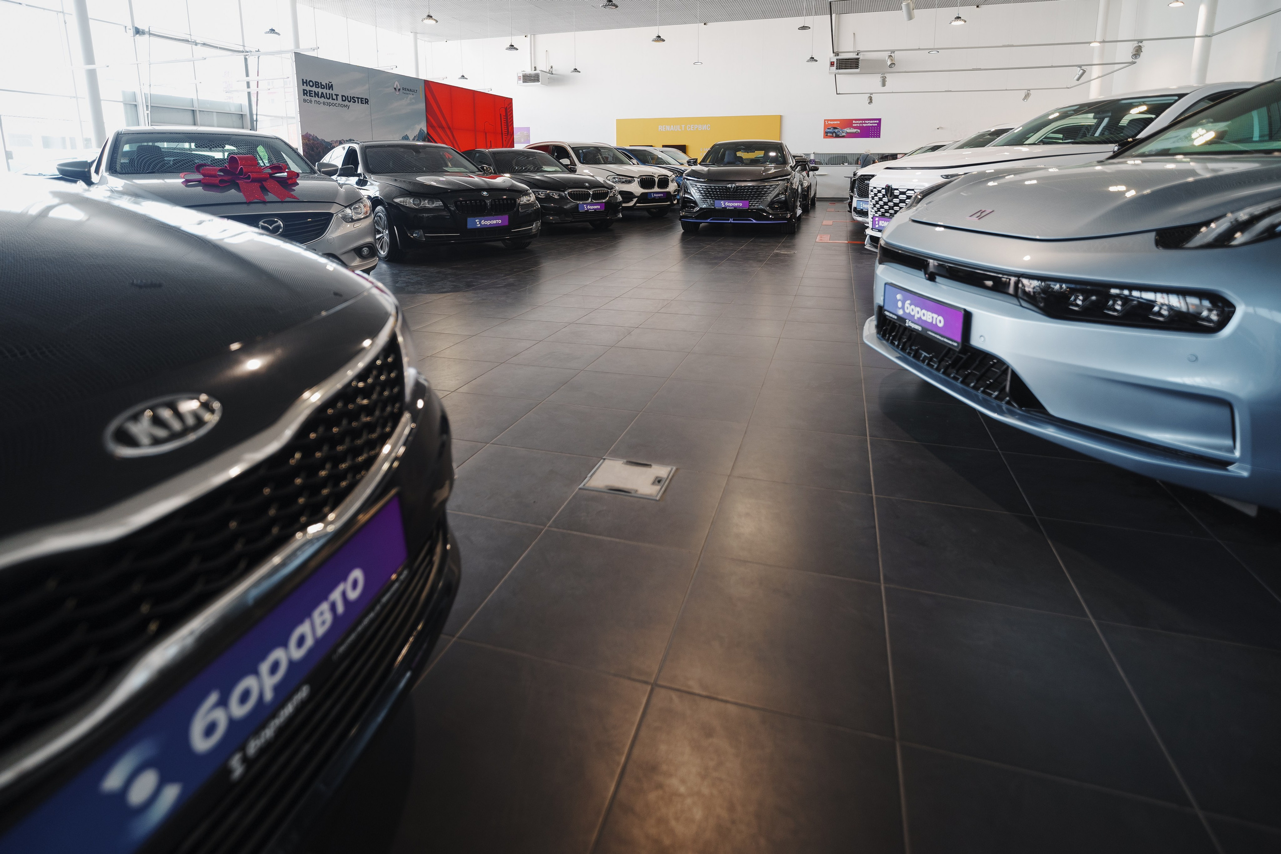 Автосалон «Боравто». Фотограф Олег Сотник