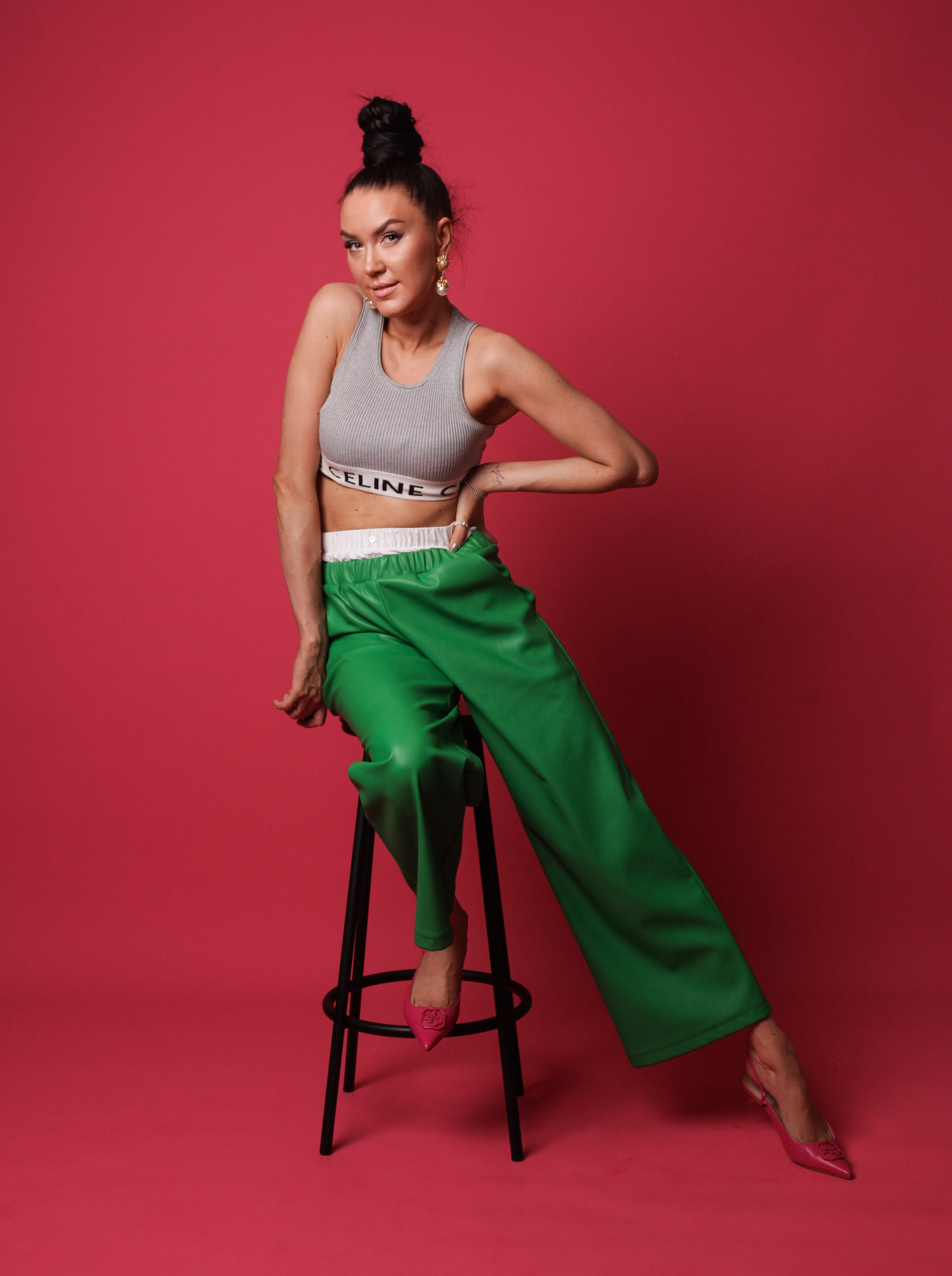 ЯРКИЙ РОЗОВЫЙ ФОН | АВТОПОРТРЕТНАЯ. YourSelf.photostudio | автопортретная фотостудия ТОЛЬЯТТИ