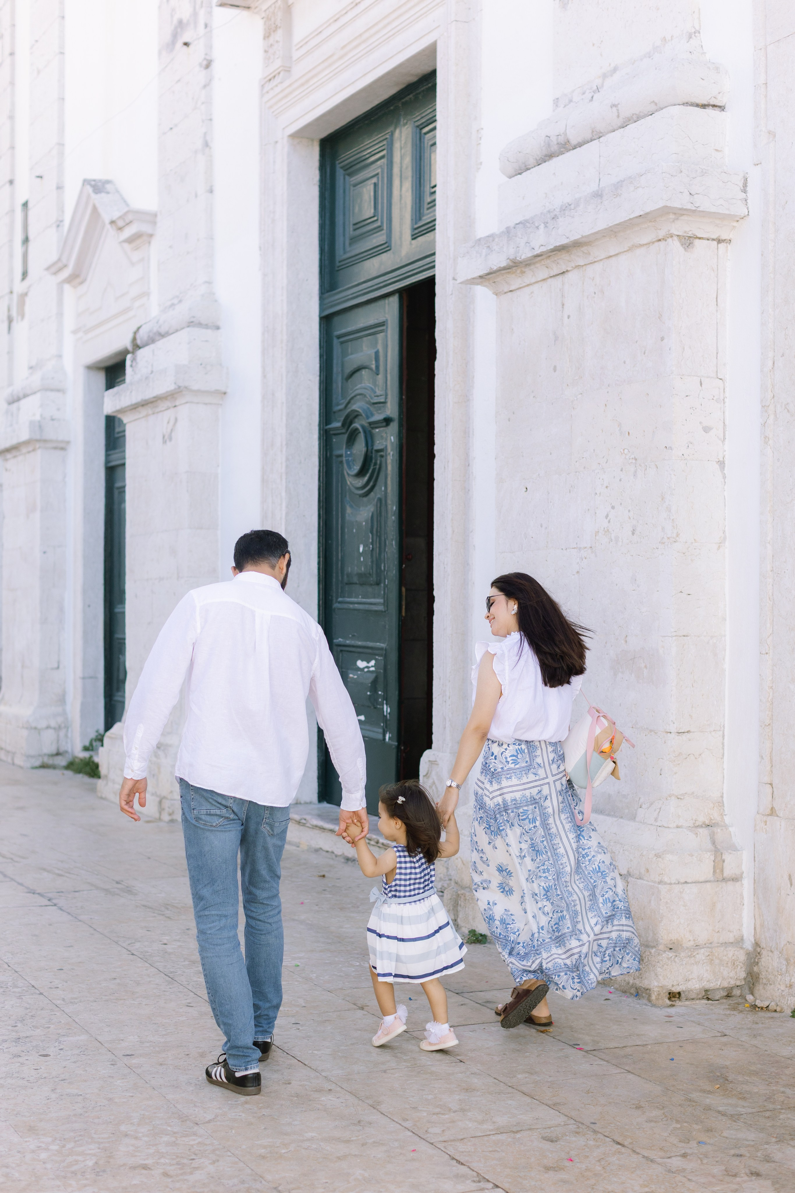 Family photo shoot on the streets of alfama. Свадебный и женский фотограф в Лиссабоне Яковлева Ольга