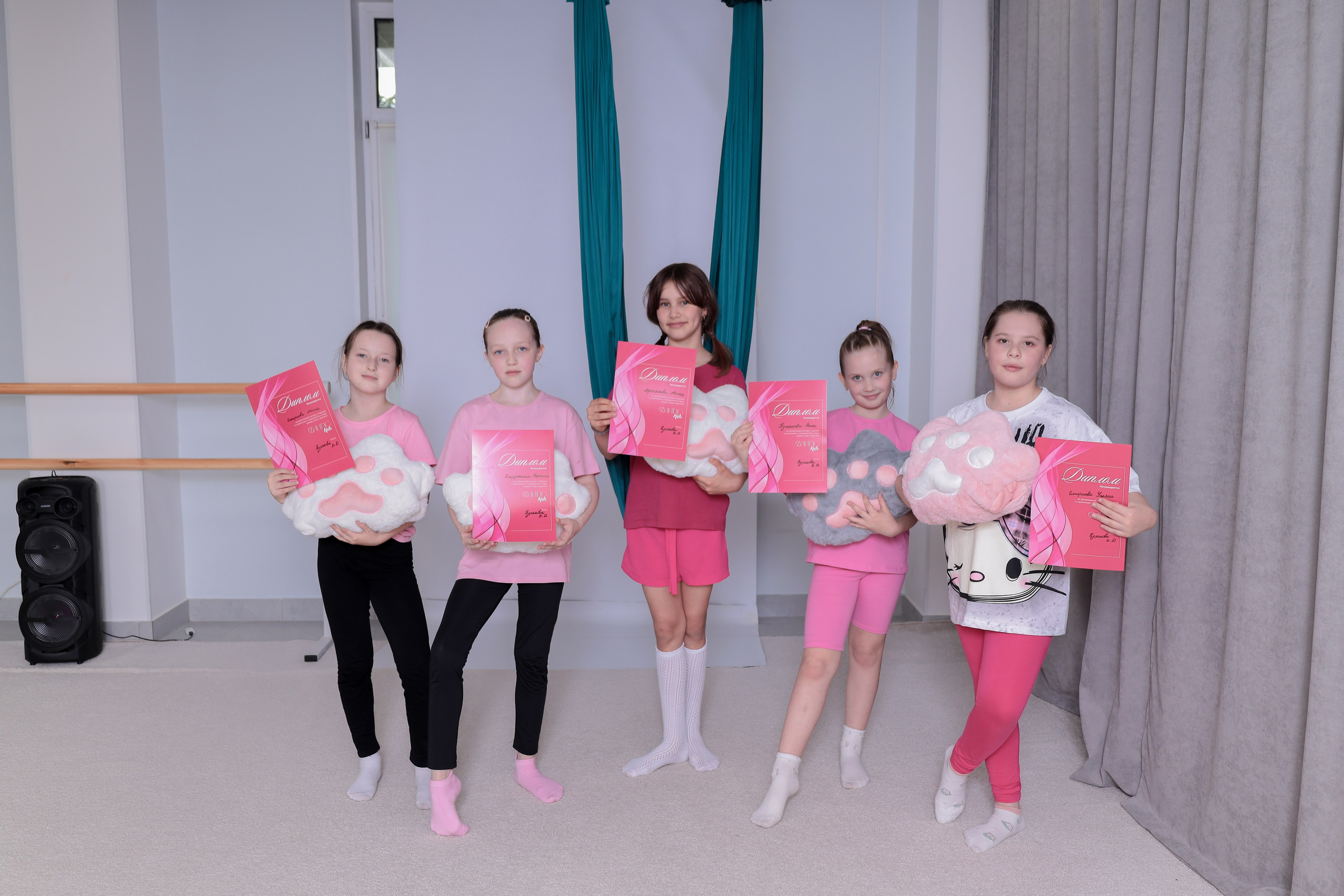 Детская аэройога. Фотограф Надршина Лилия