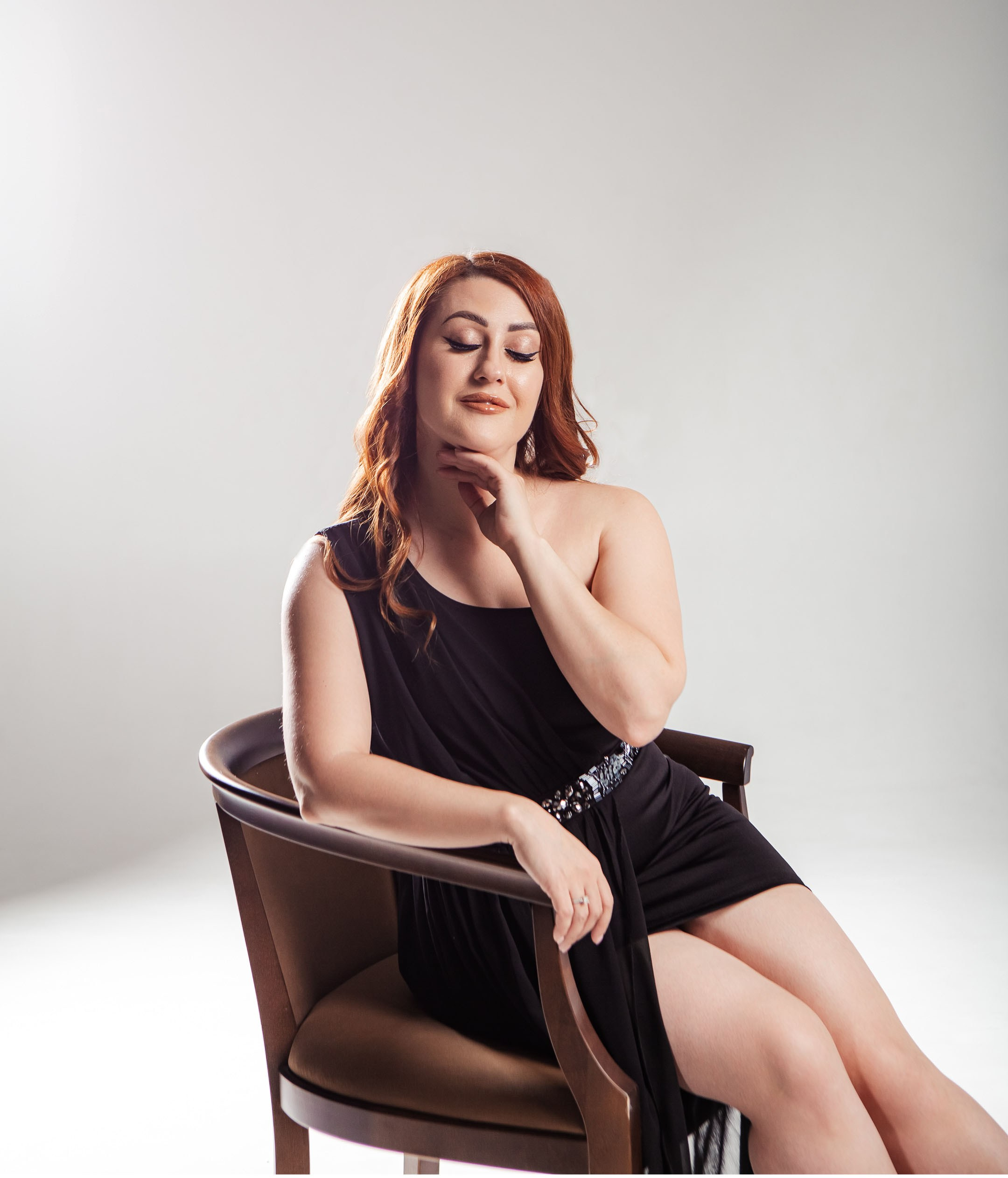 Девушка и цветы. Фотограф Тверь|Москва|Волоколамск| Отт Кристина