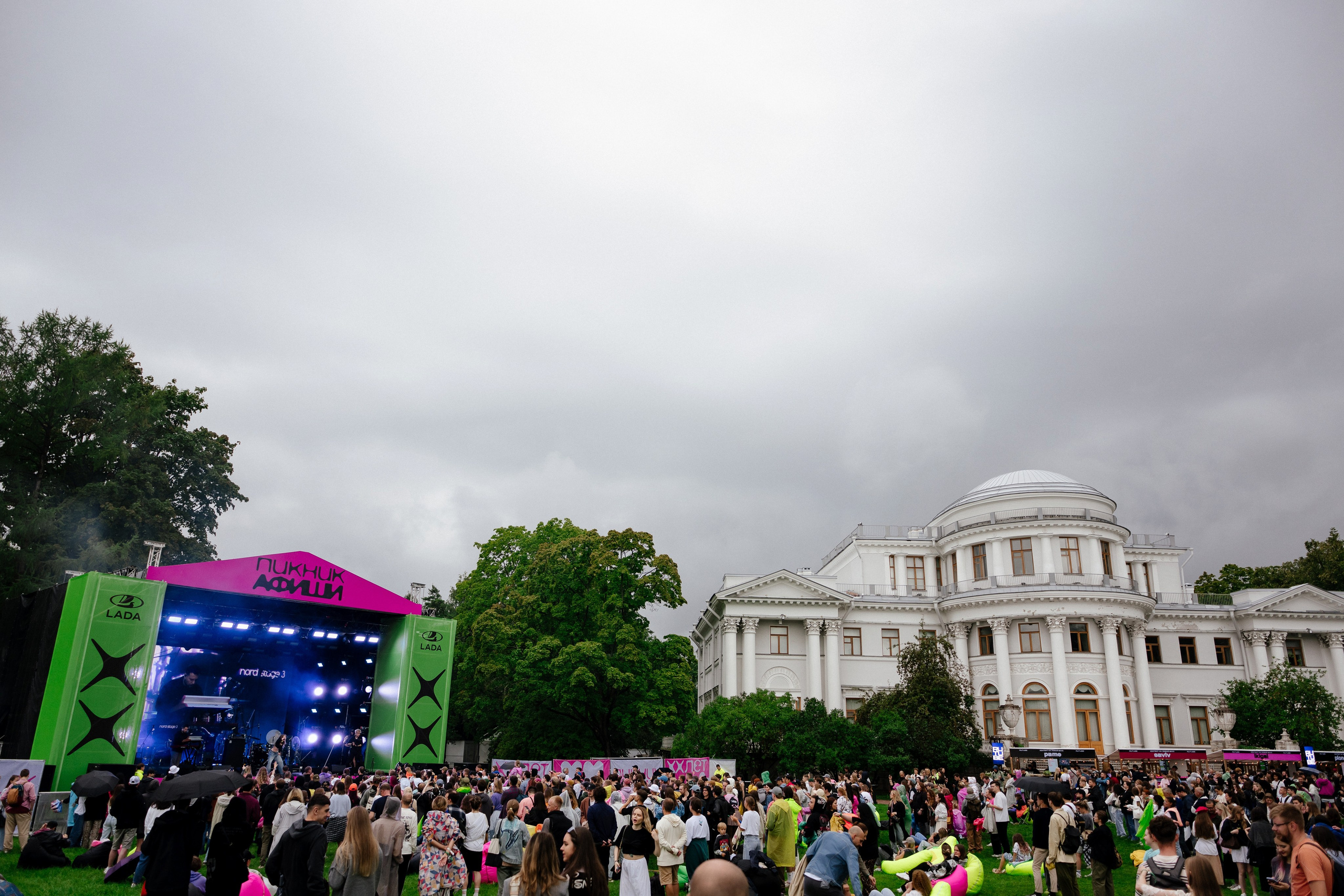 Пикник Афиши стенд ЛАДА. Андрей Сухинин репортажный свадебный фотограф Санкт-Петербург