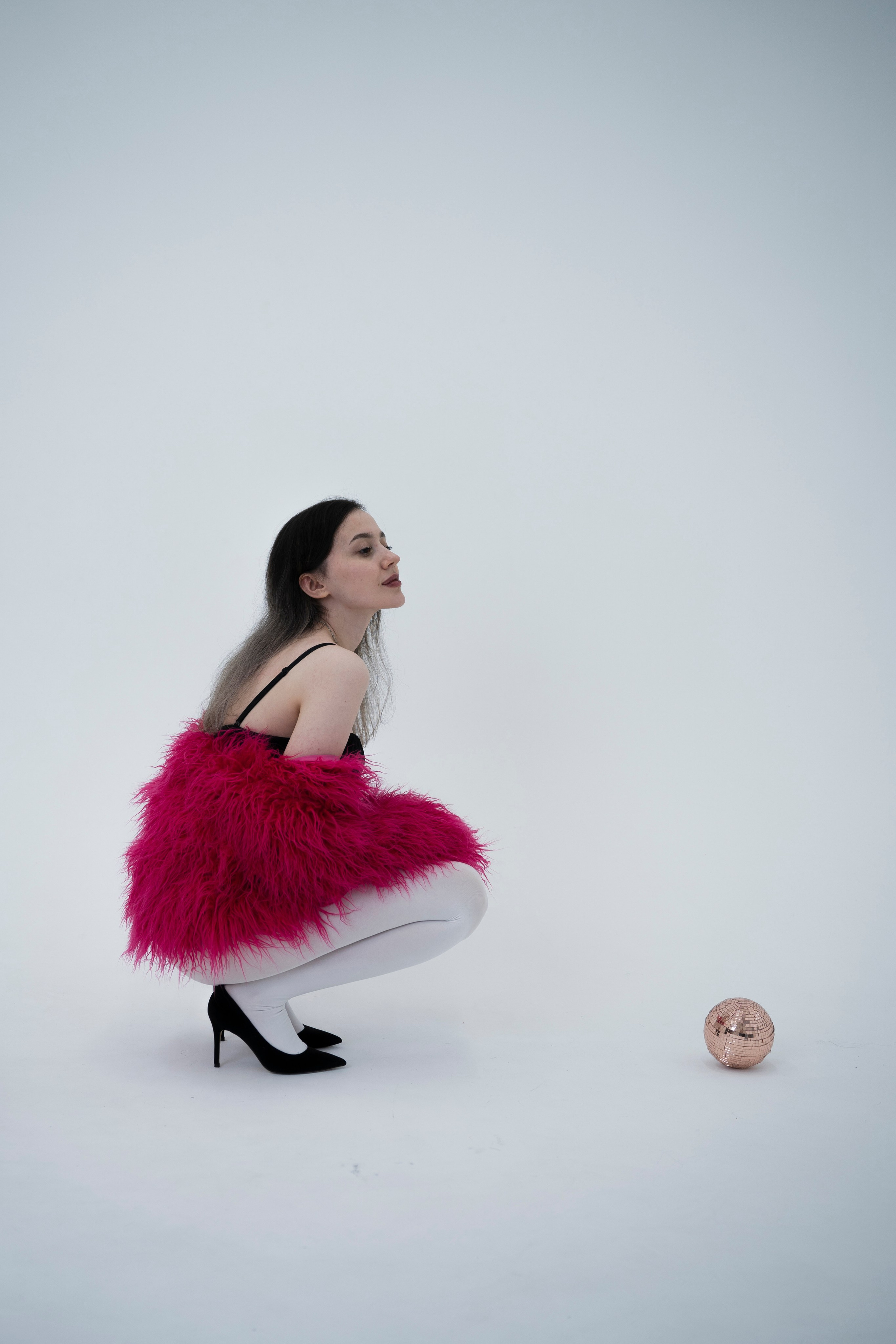 ДЕВОЧКА НА ШАРЕ. Главная