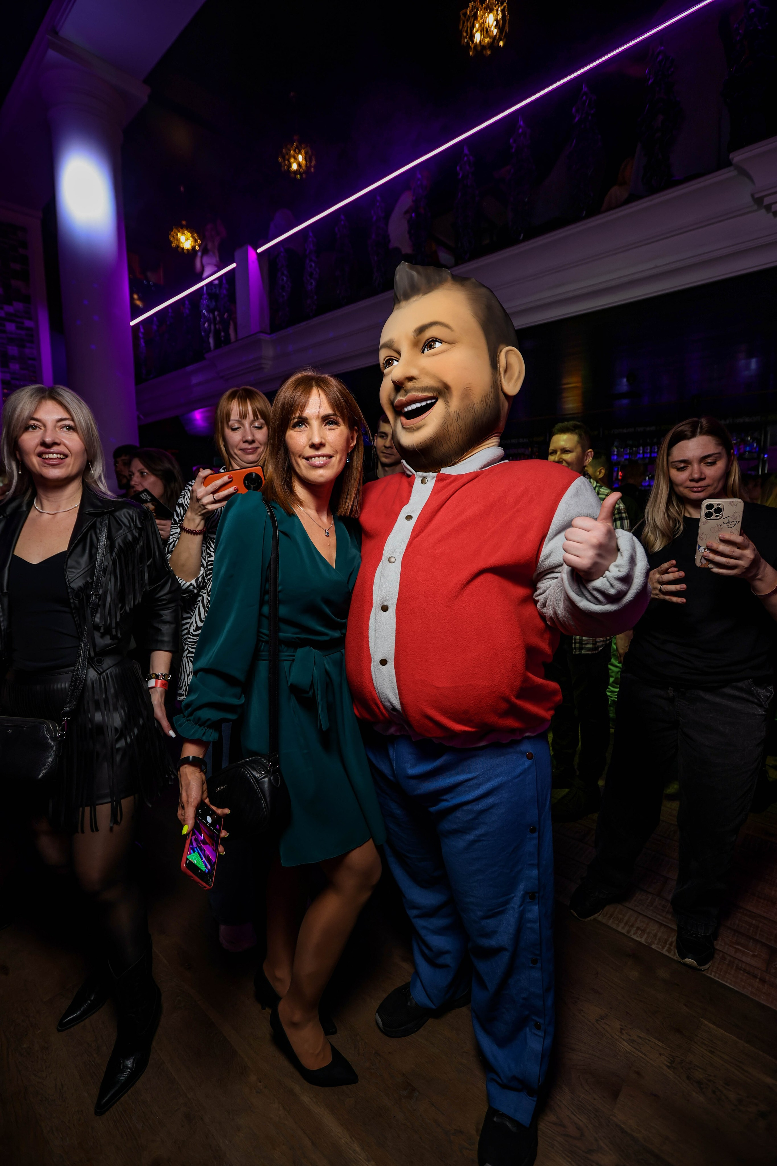 БАР РУКИ ВВЕРХ