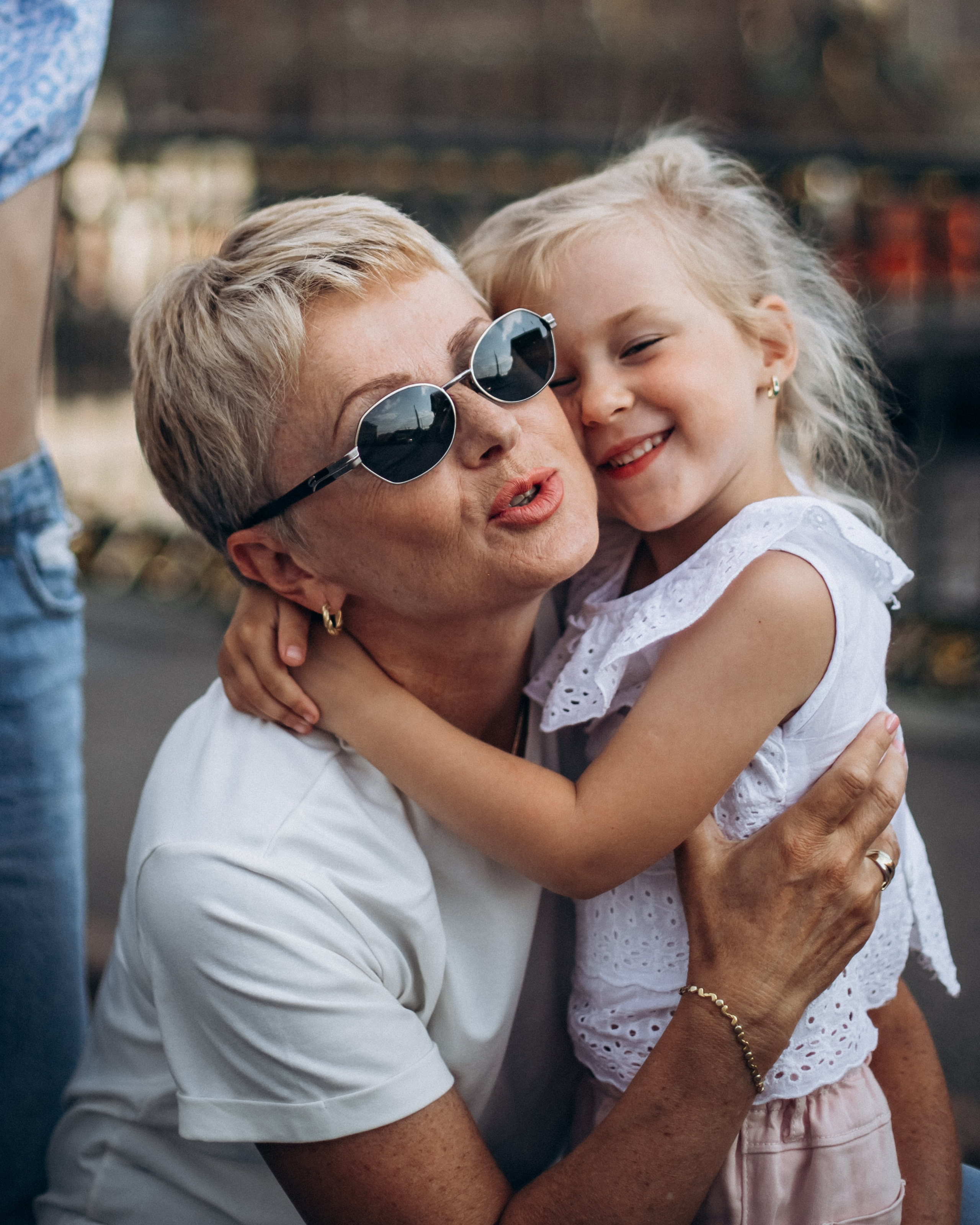 Дарья с семьей в июне. Фотопрогулка в Петербурге. Индивидуальный и семейный фотограф в Санкт-Петербурге