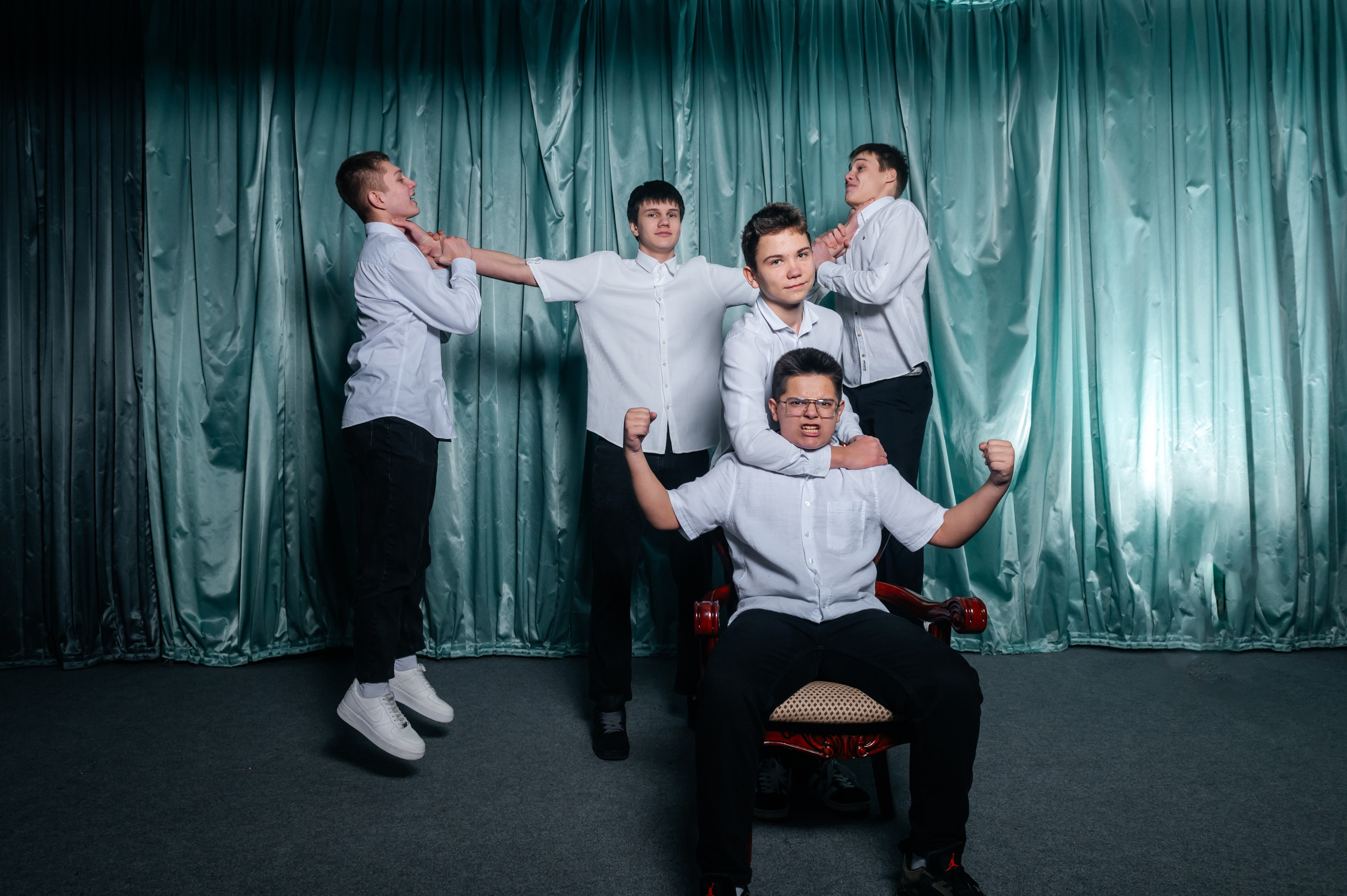 Старшие классы. Современные выпускные альбомы в Новосибирске