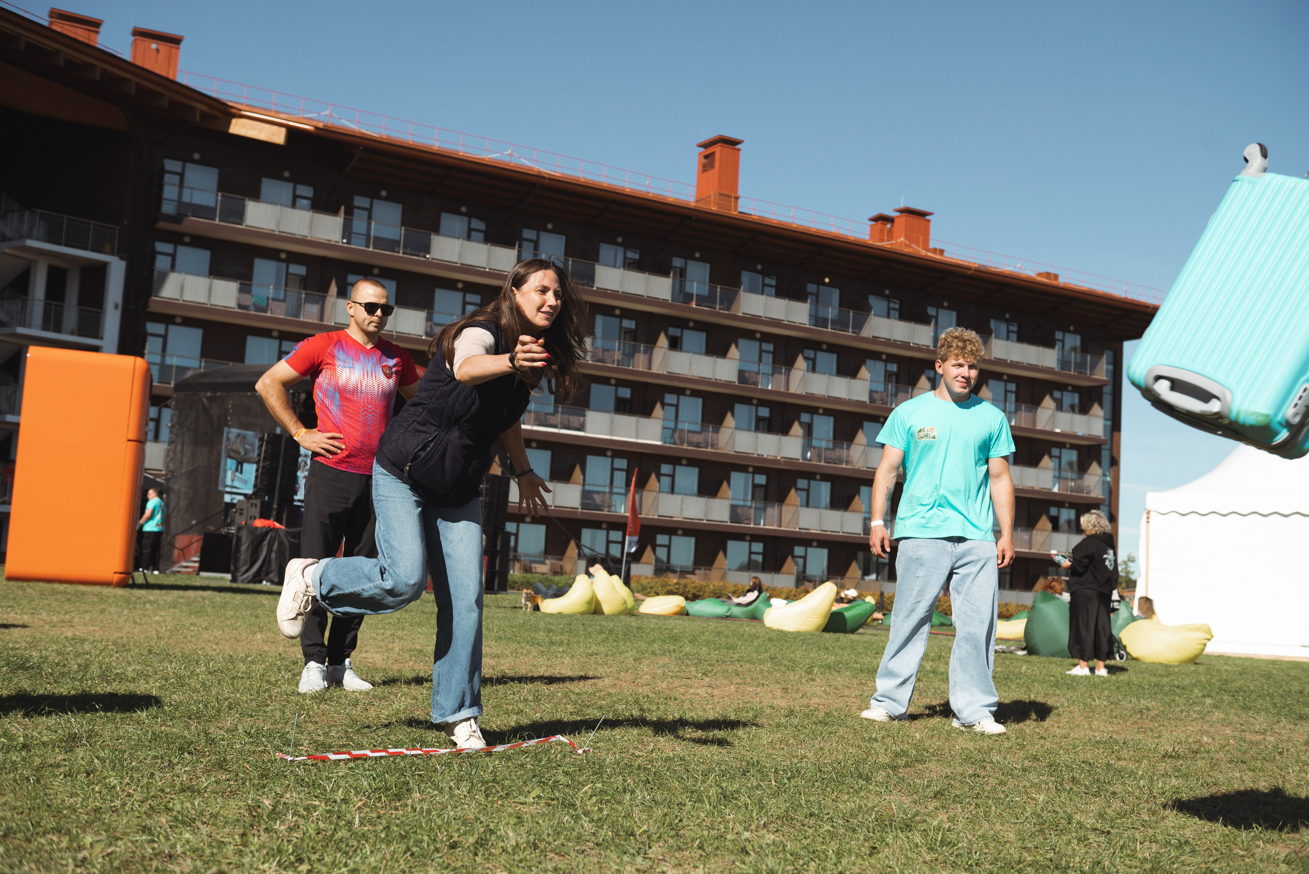 Фестиваль «Широта» и показ в «Азимут» Переславль-Залесский. Фотограф Москва Настя Профотовна. Репортажные, свадебные и контент фотосессии