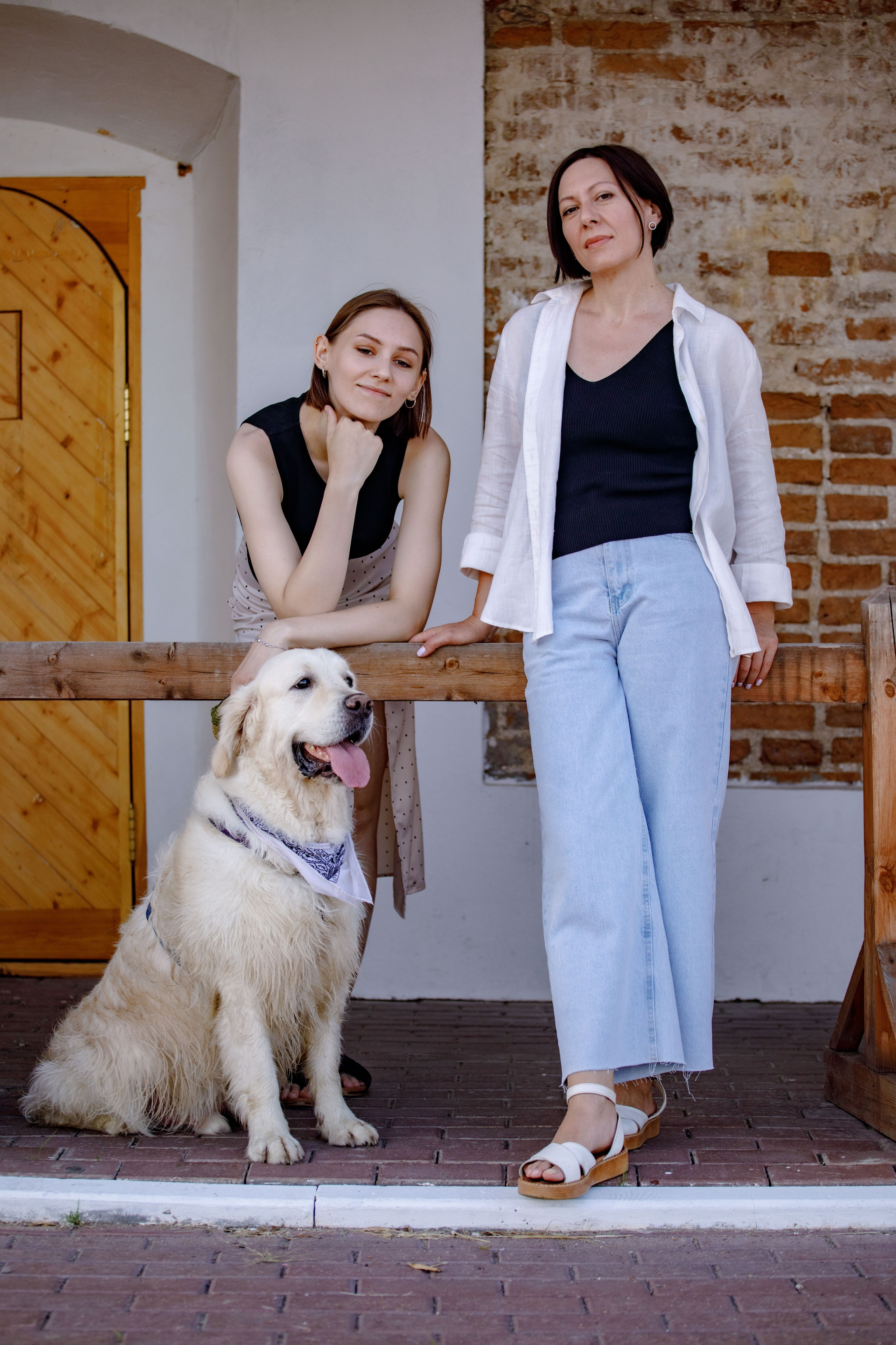 Золотистый ретривер и его хозяки. Фотограф Екатерина Козловская