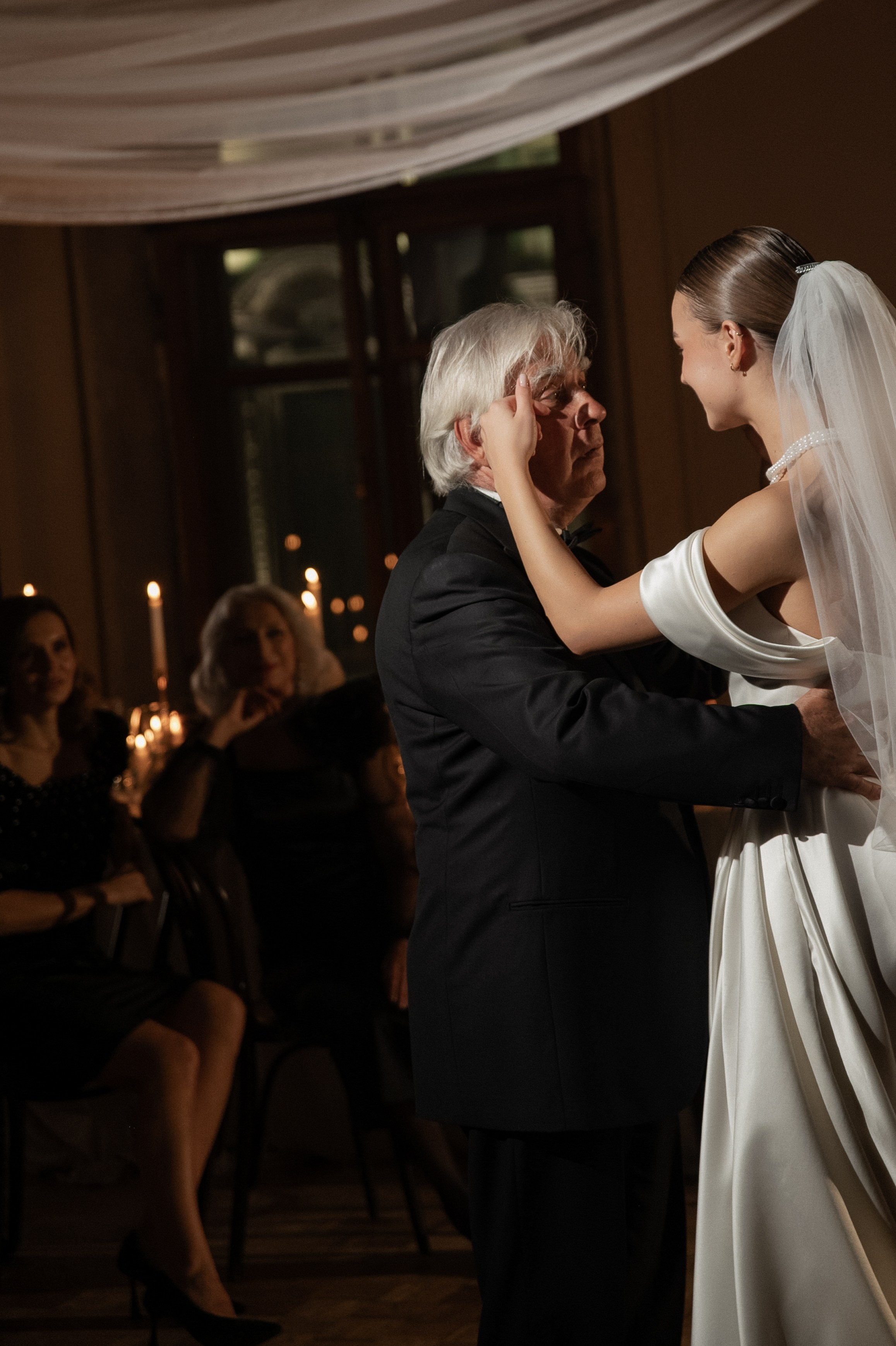 Камерный свадебный ужин при свечах в старинном особняке в фотостудии 21. Kult. Ярослава Ерина — свадебный фотограф в Москве